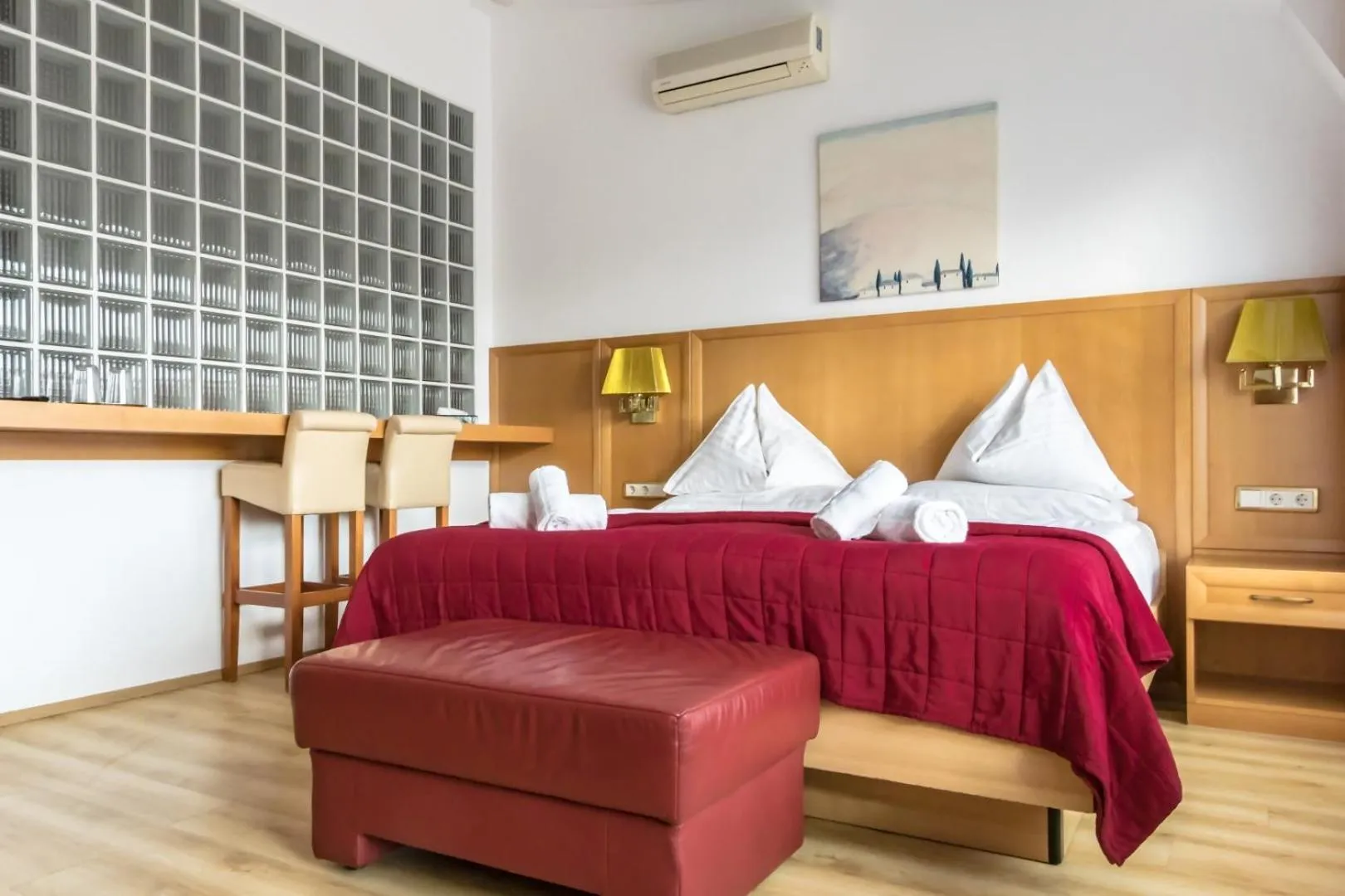 Photo of the whole room, Bed in Hotel Corvinus Vienna