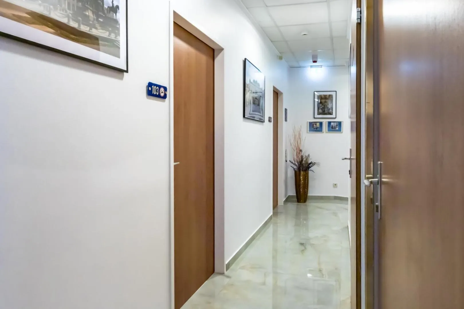 Facade/entrance in Hotel Corvinus Vienna