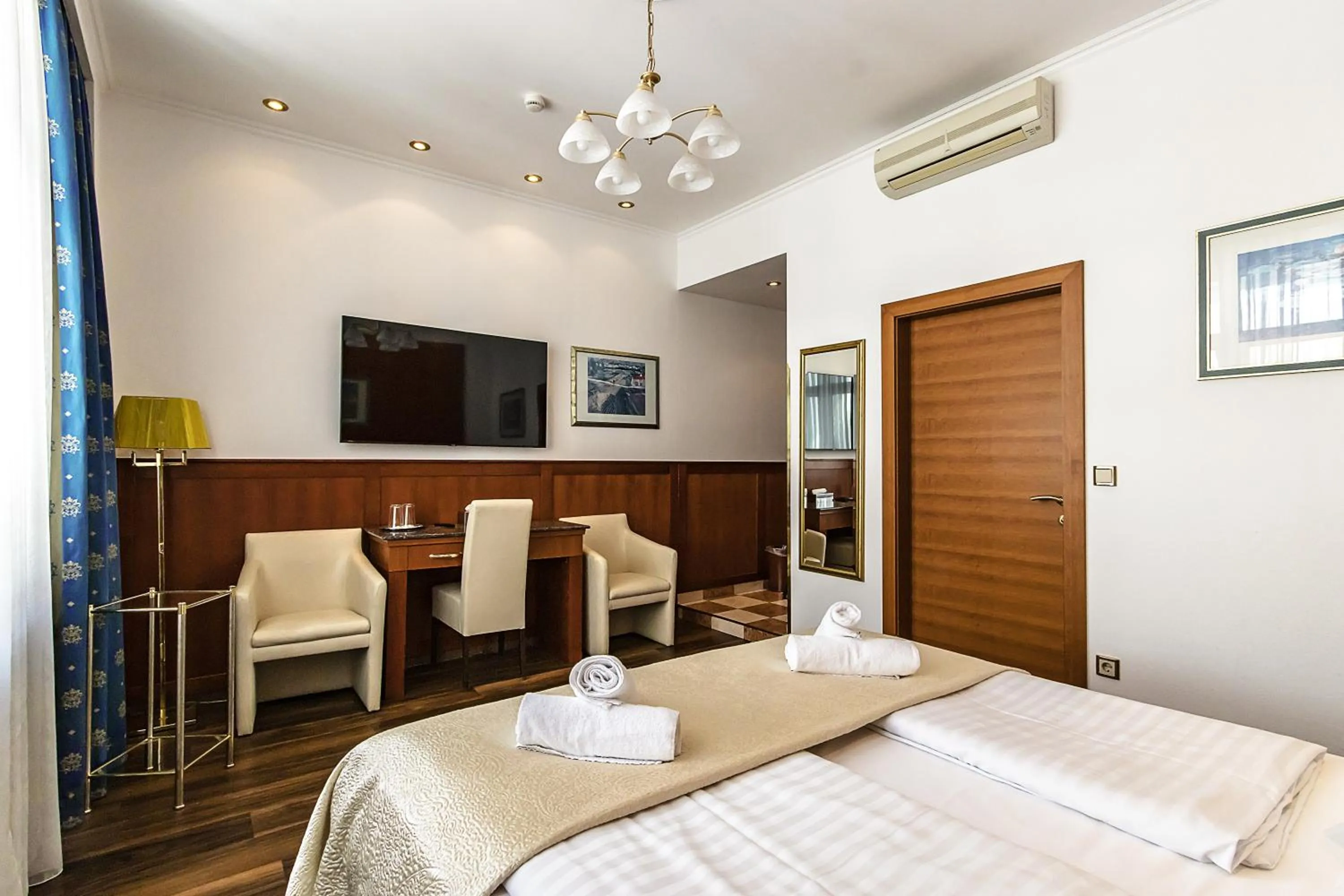 Bed in Hotel Corvinus Vienna