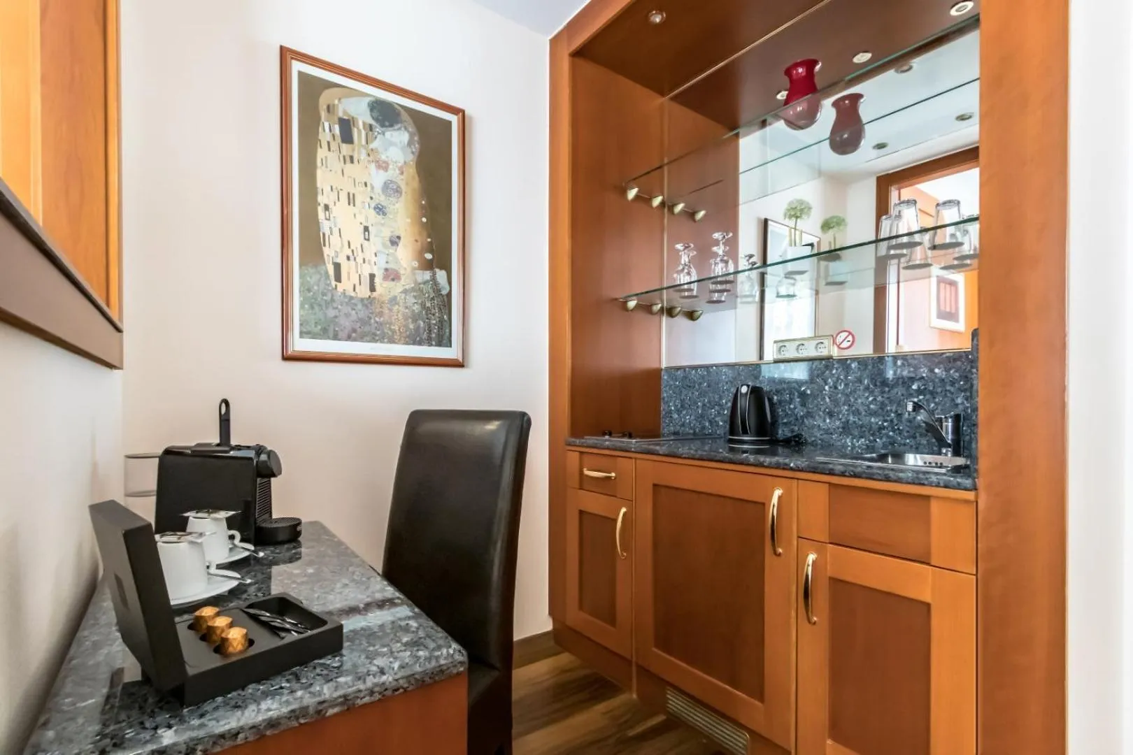 Coffee/tea facilities in Hotel Corvinus Vienna