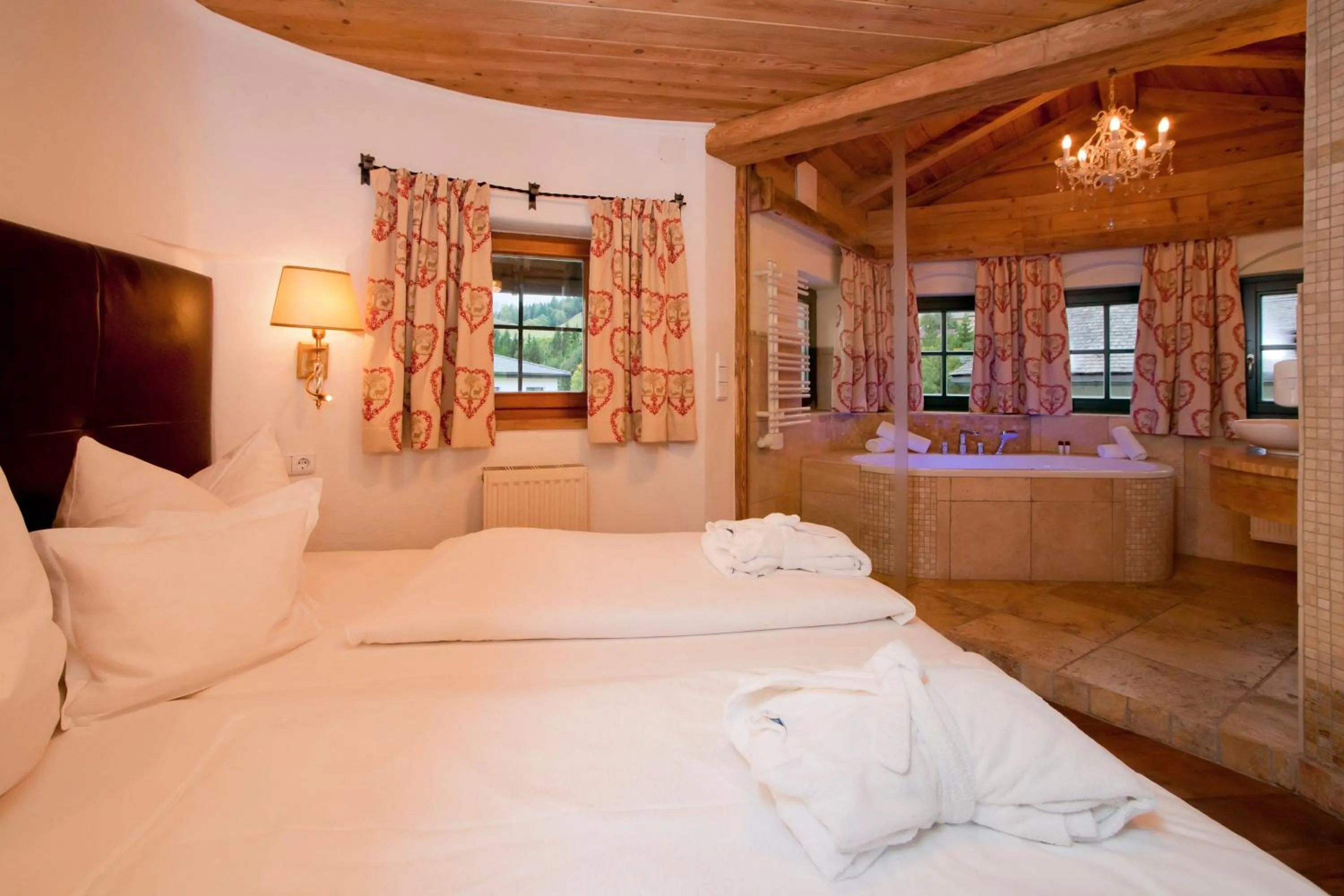 Bathroom, Bed in Hotel Jagdschlössl