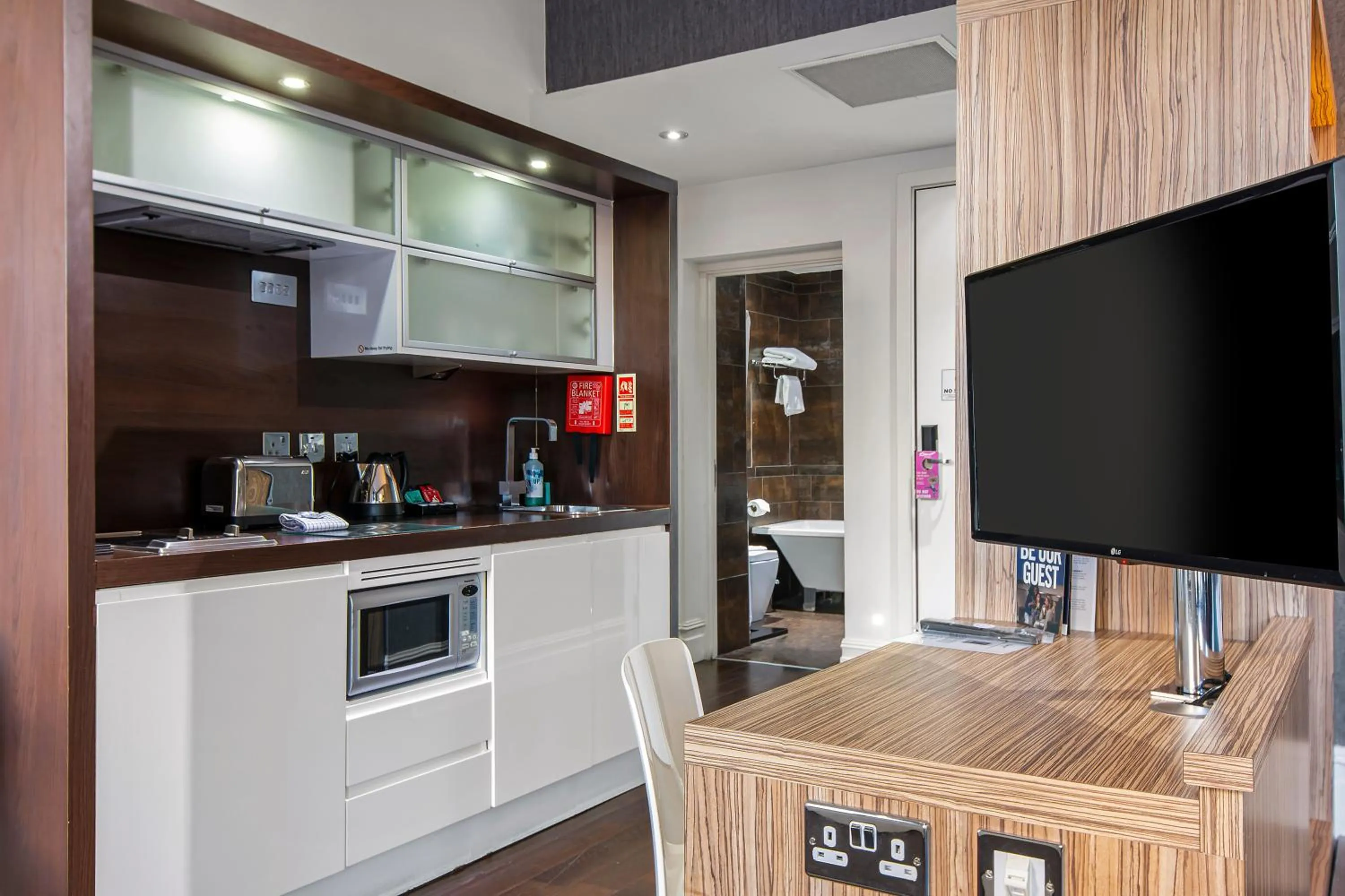 Kitchen or kitchenette in Roomzzz Manchester City