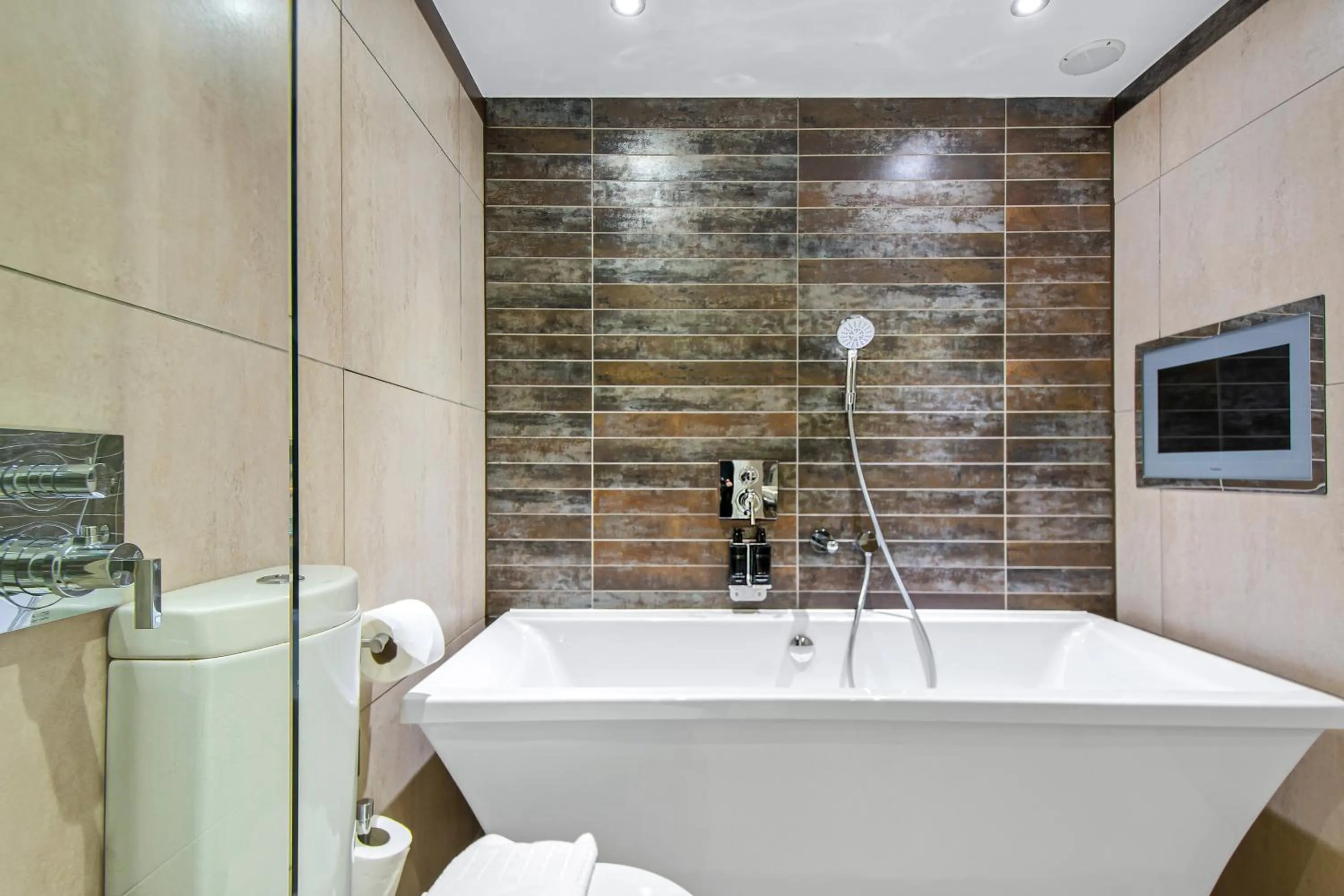 Bathroom in Roomzzz Manchester City