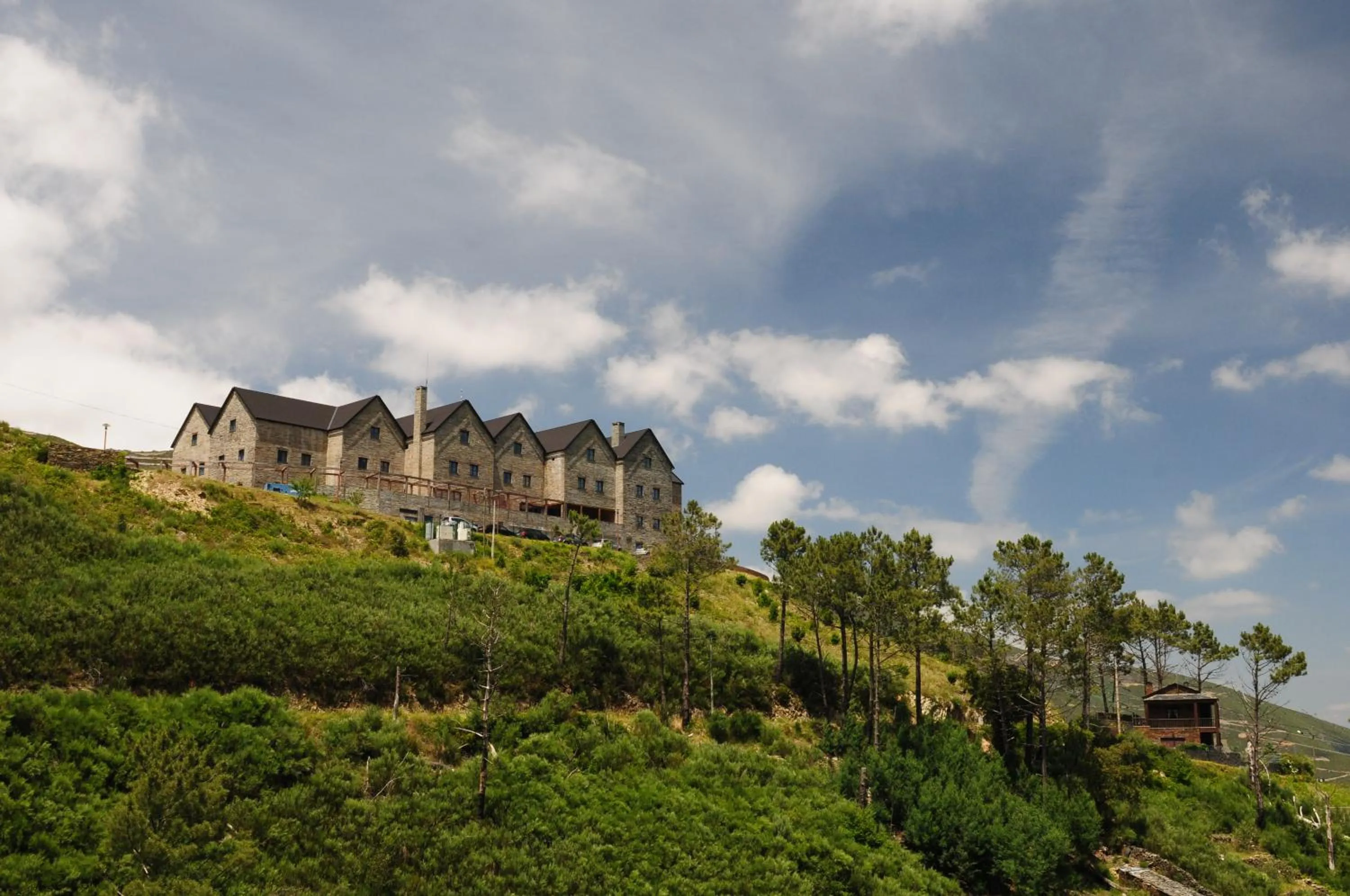 Property building in INATEL Piodao