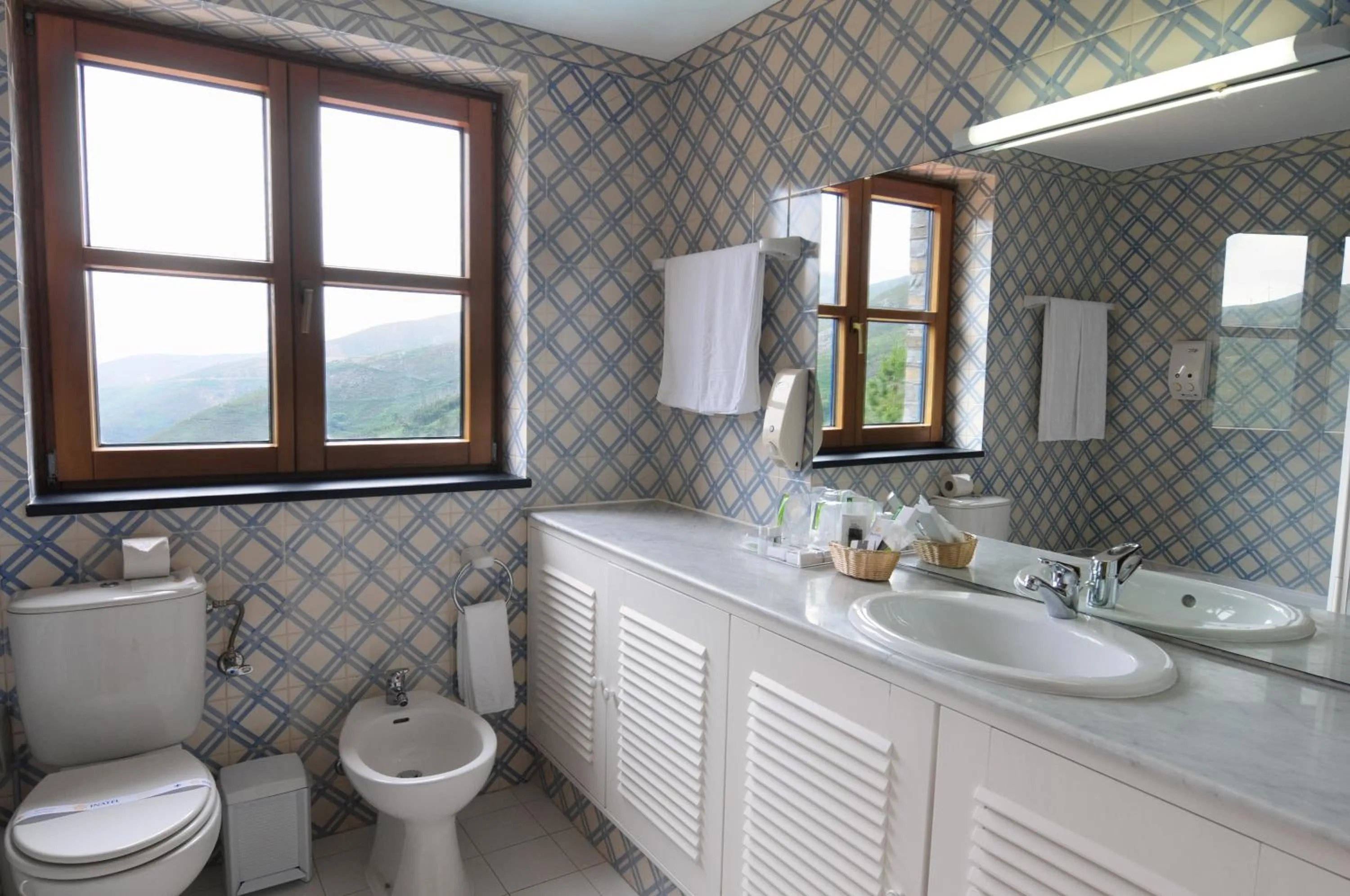 Bathroom in INATEL Piodao