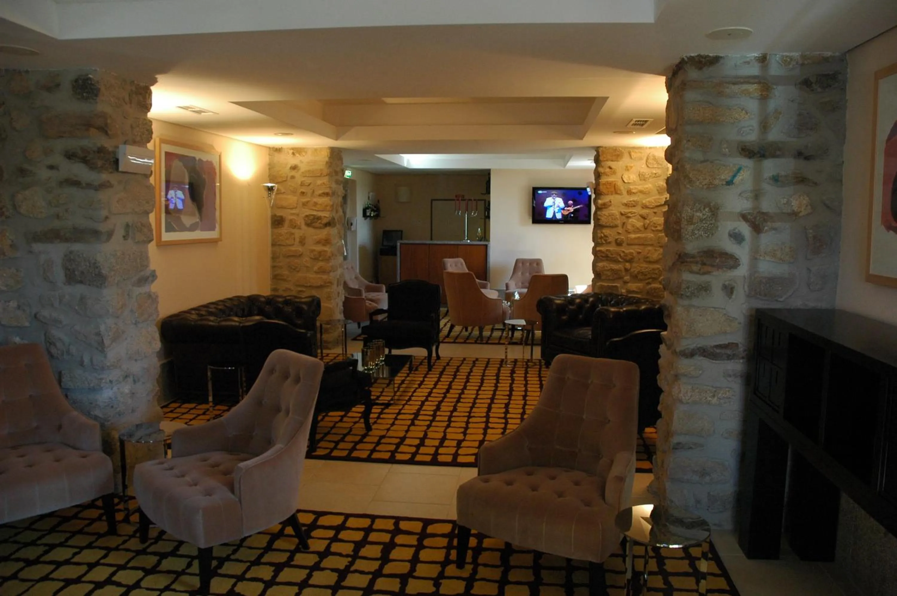 Lounge or bar in INATEL Linhares da Beira Hotel Rural