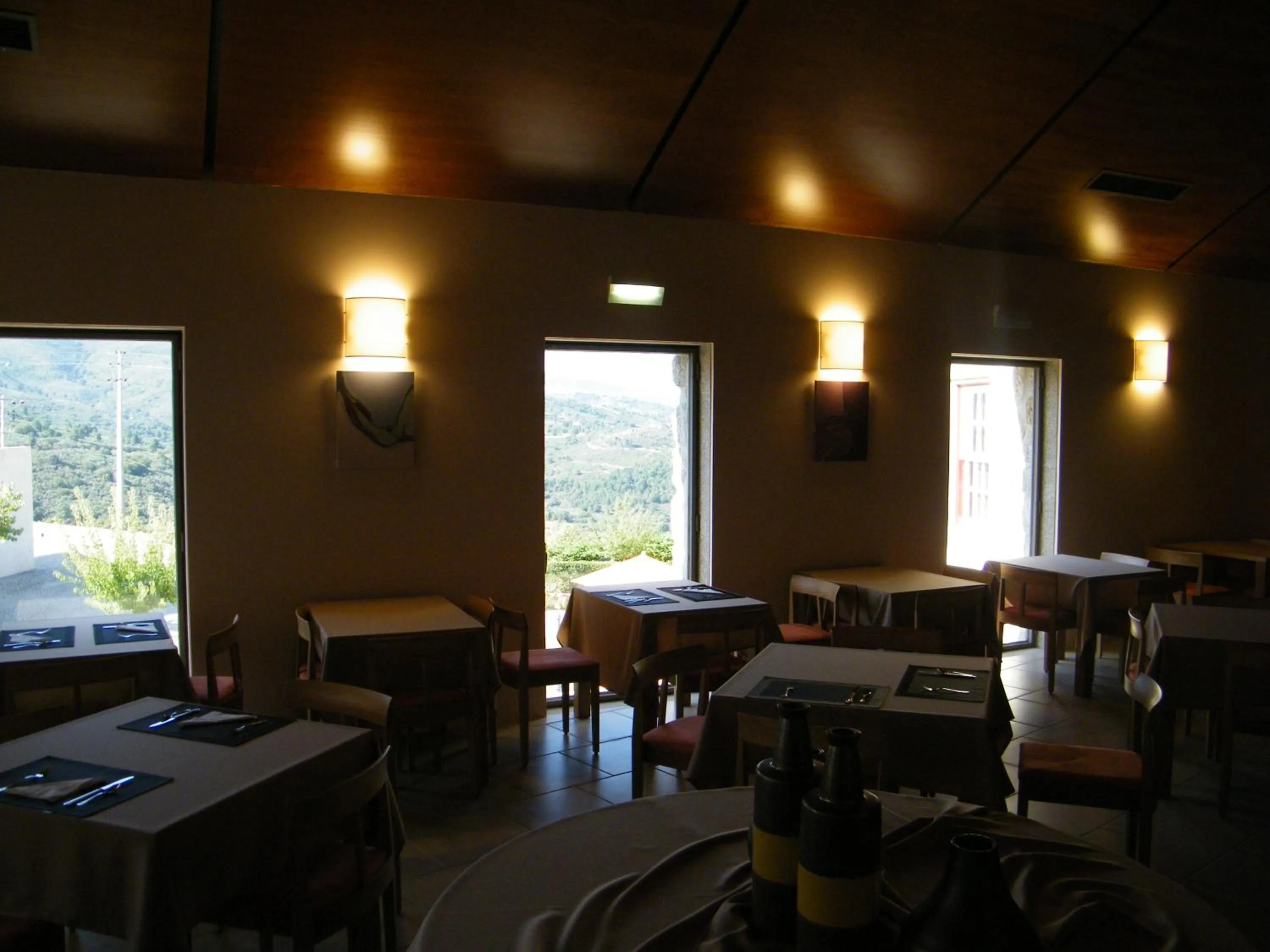 Restaurant/places to eat in INATEL Linhares da Beira Hotel Rural