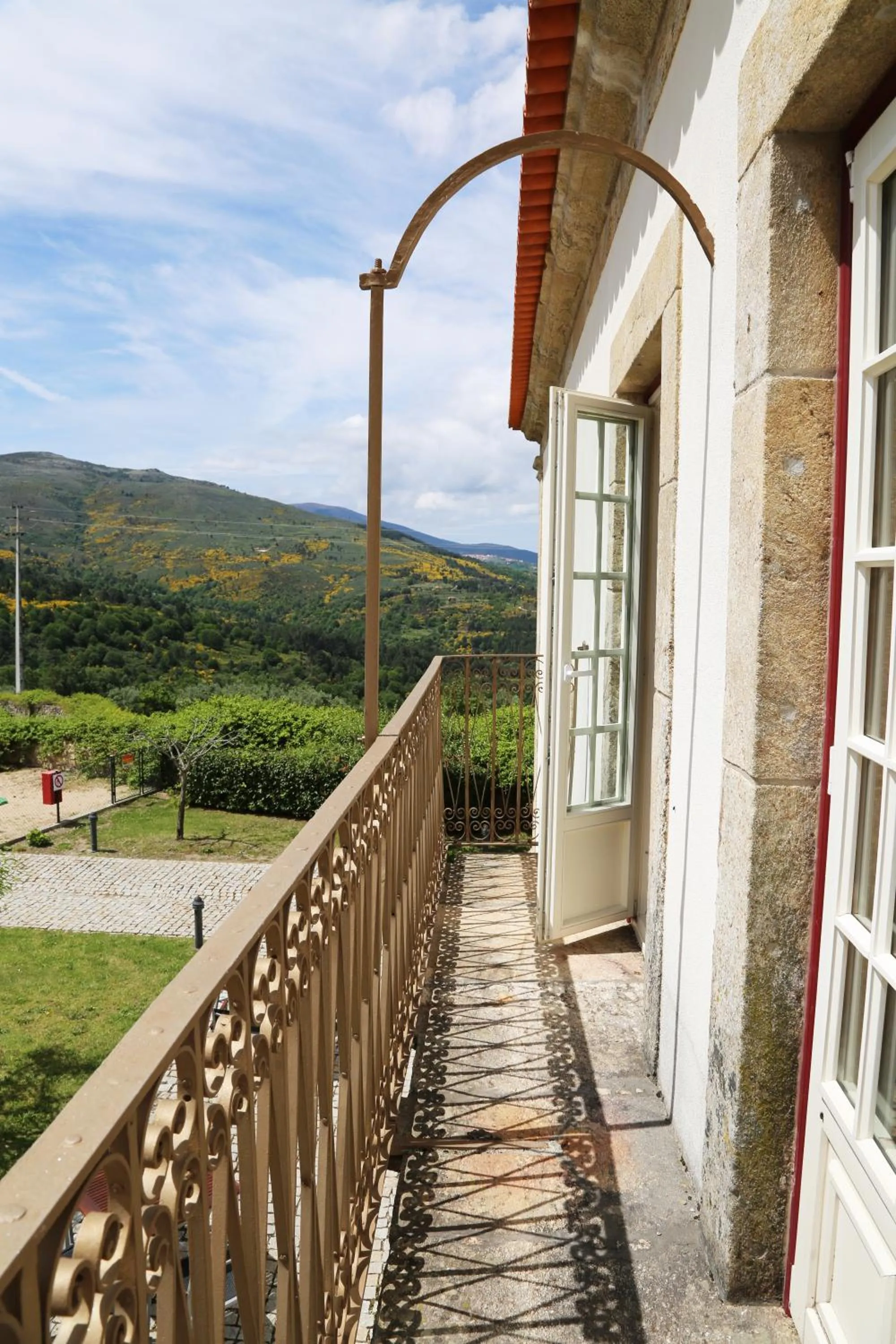 Balcony/Terrace in INATEL Linhares da Beira Hotel Rural