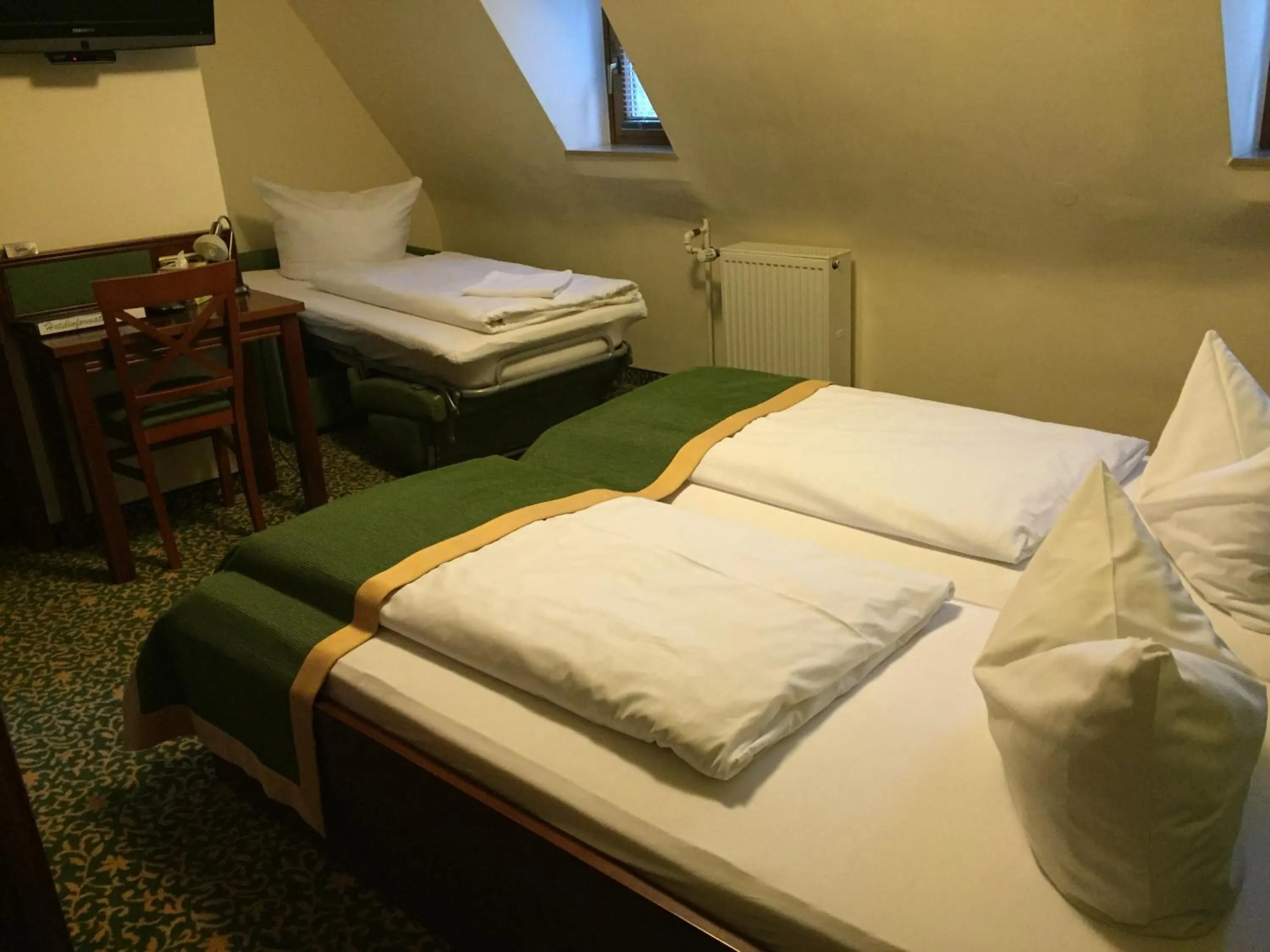 Double Room with Extra Bed in Parkhotel Zirndorf