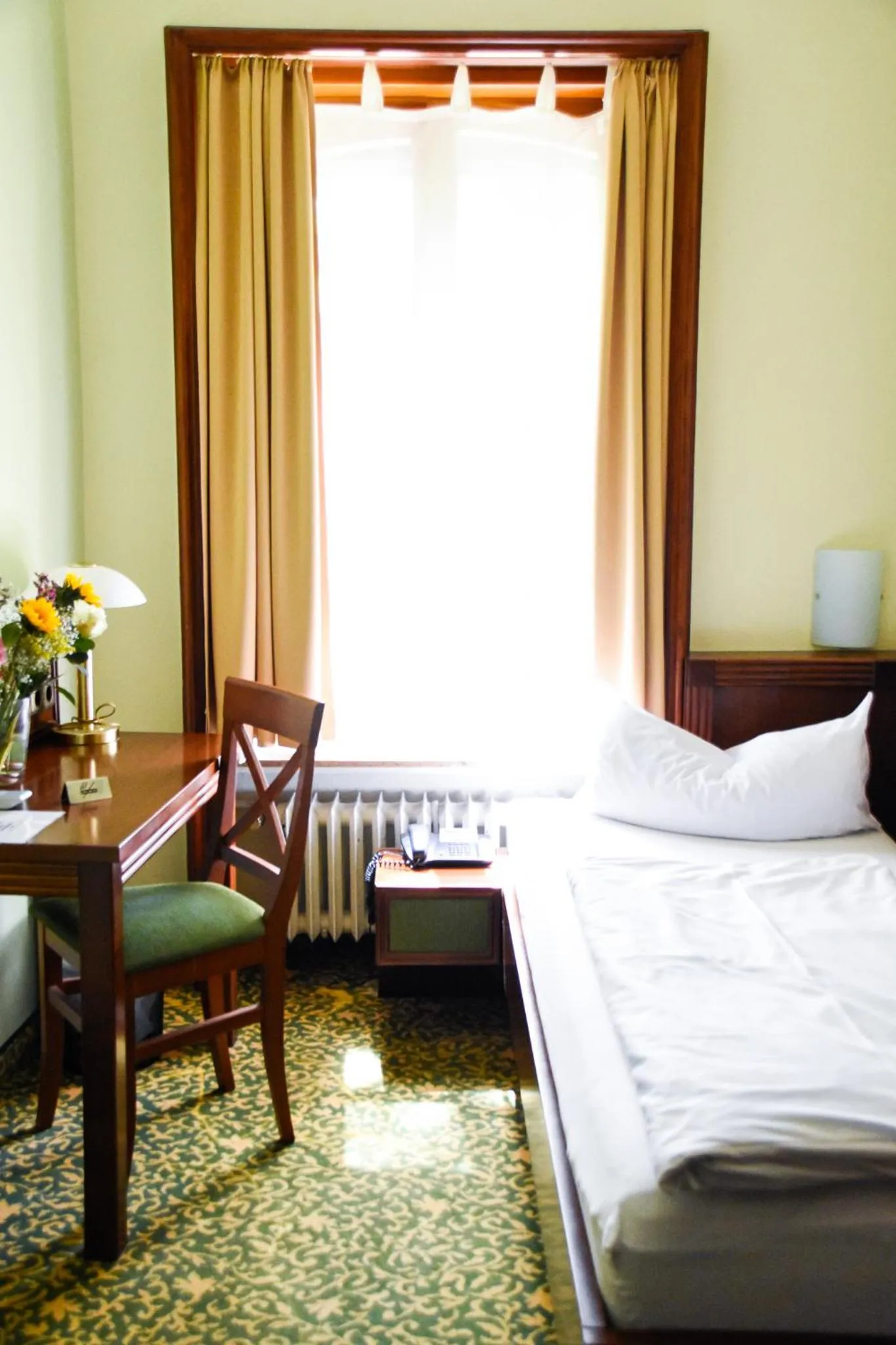 Bed in Parkhotel Zirndorf