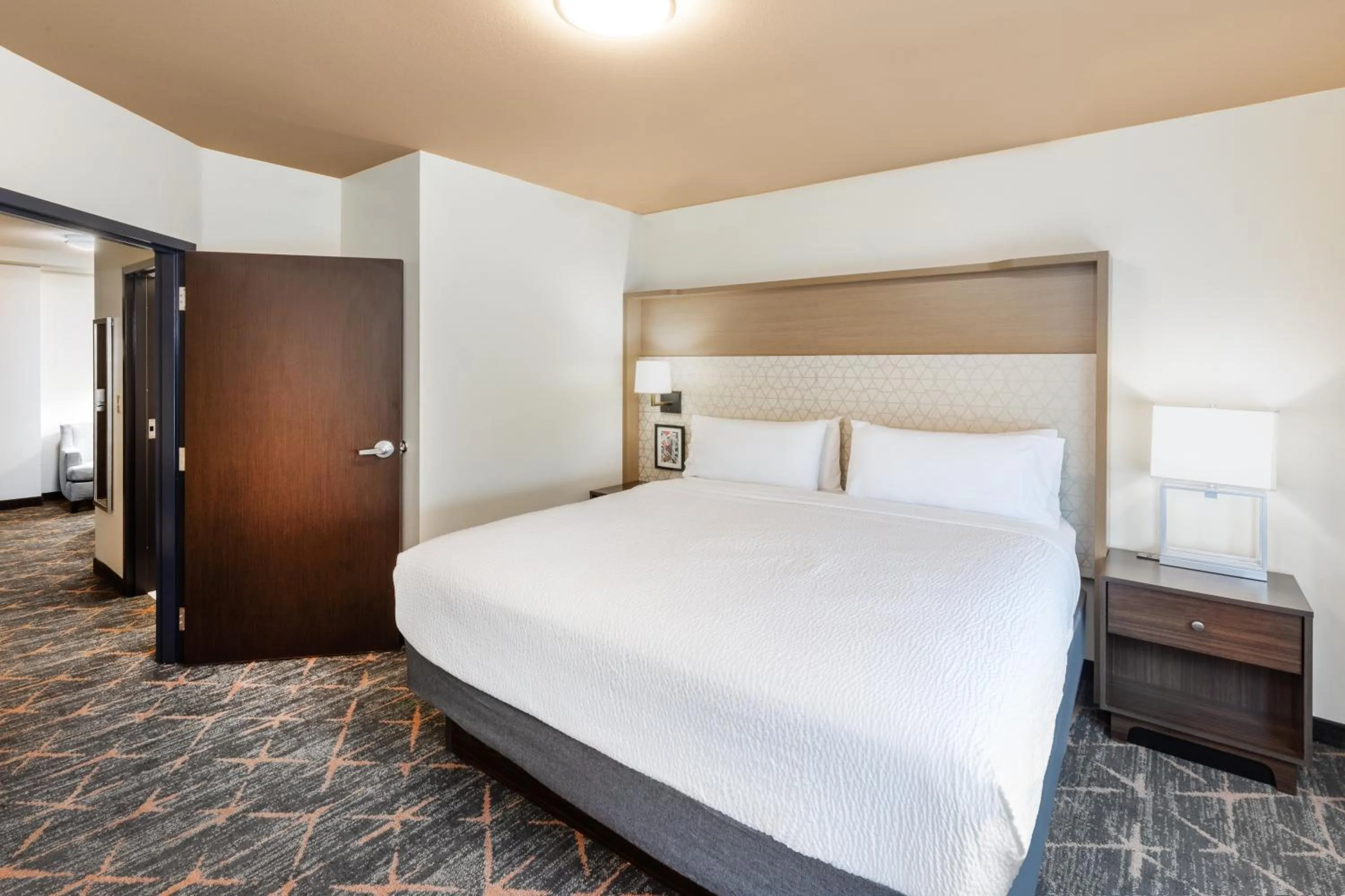 Bedroom, Bed in Holiday Inn Hotel & Suites Tulsa South by IHG