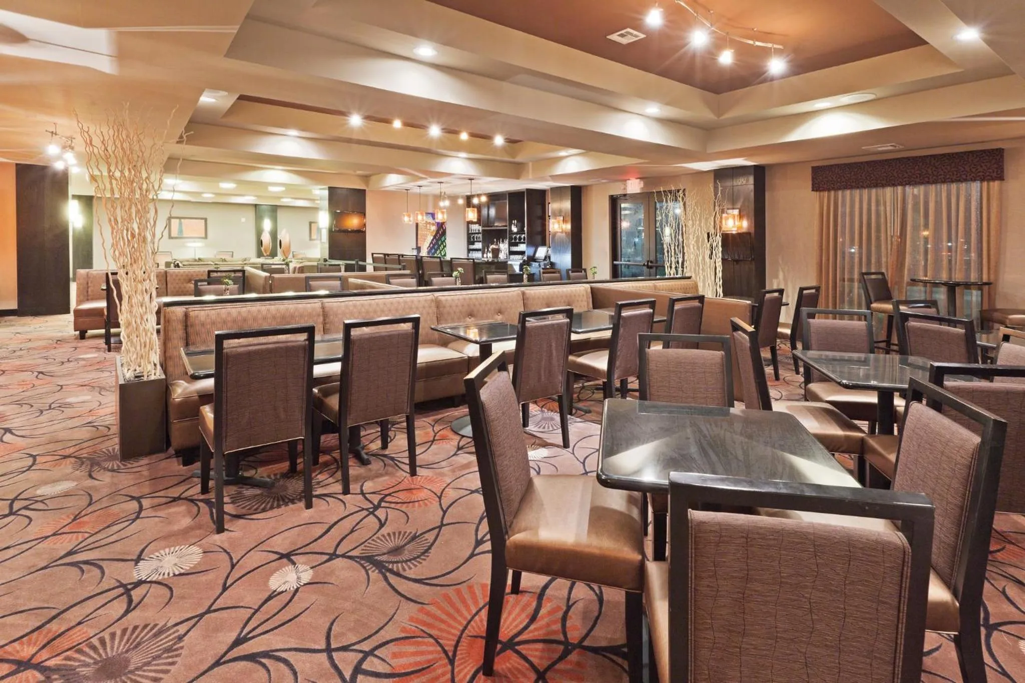 Restaurant/places to eat in Holiday Inn Hotel & Suites Tulsa South by IHG