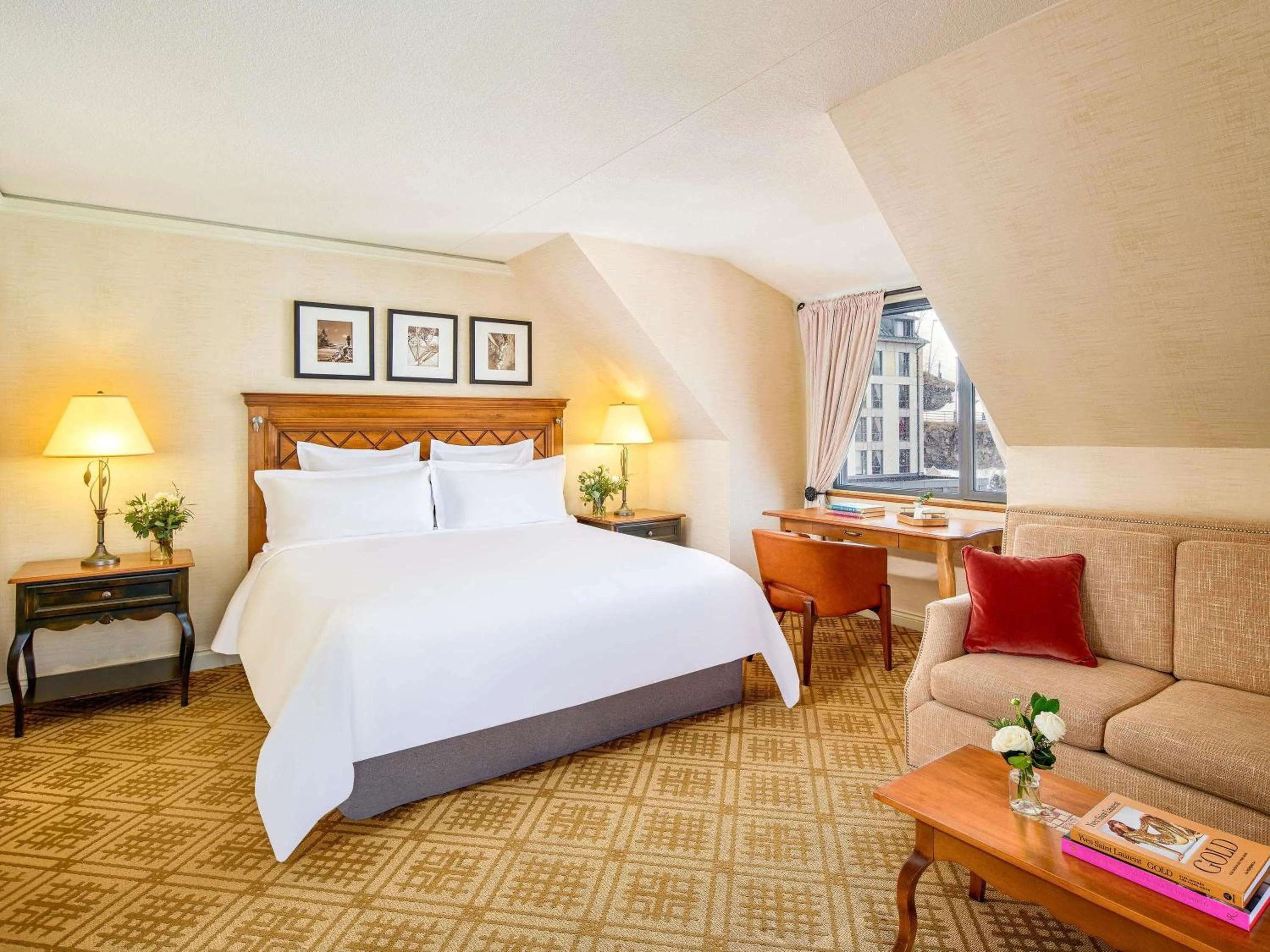 Bedroom, Bed in Fairmont Tremblant