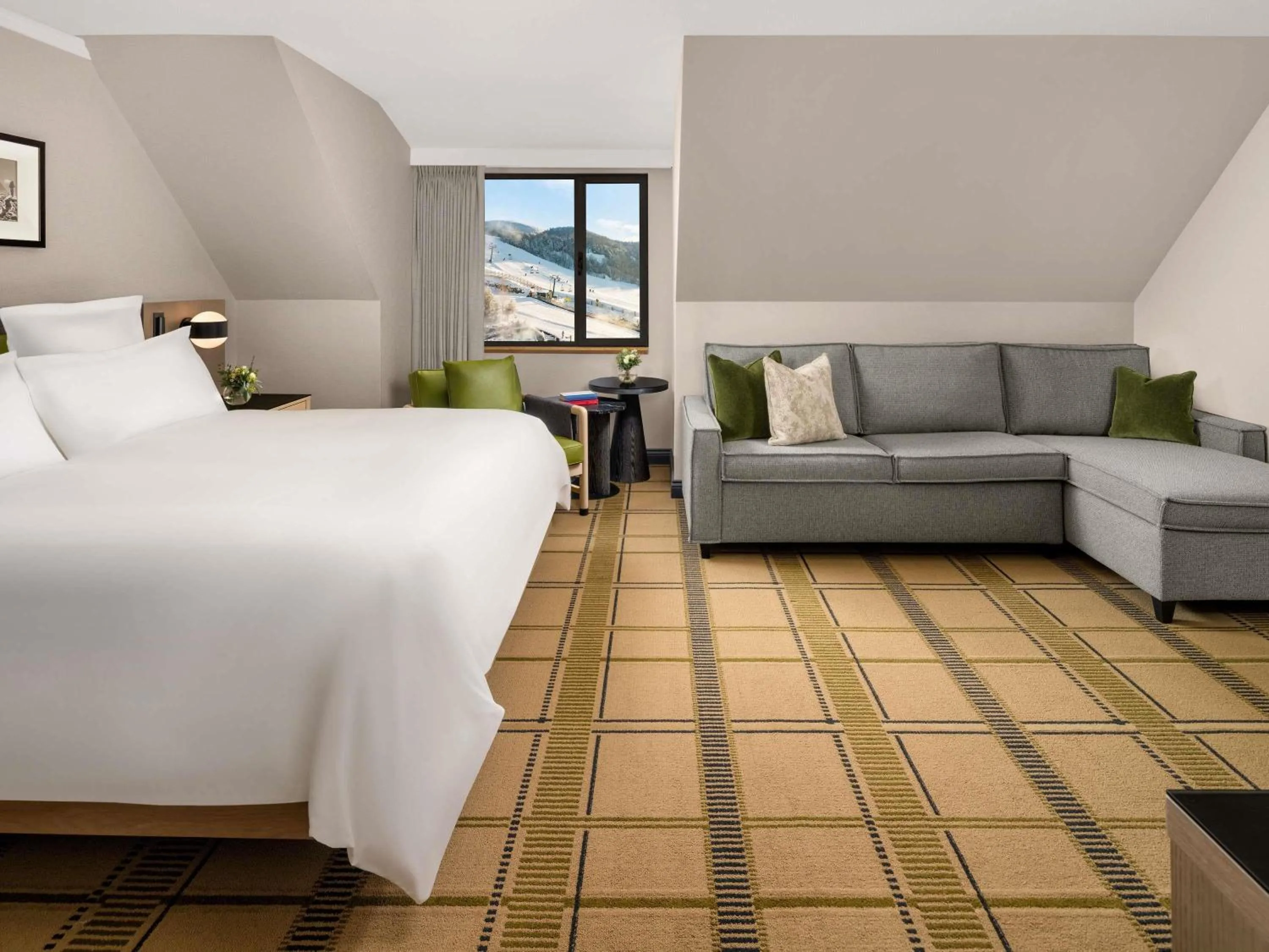 Bedroom, Bed in Fairmont Tremblant