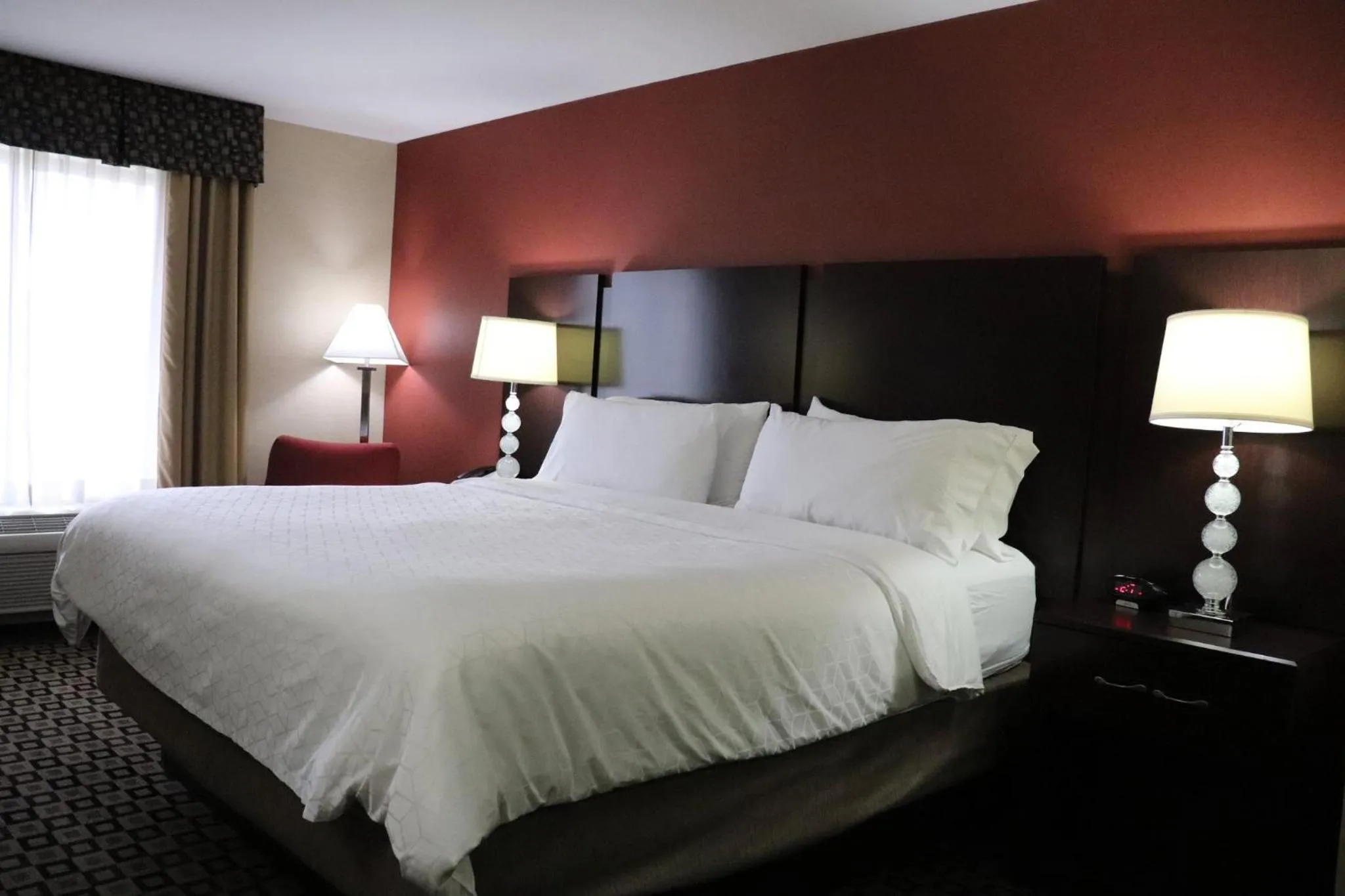 Photo of the whole room, Bed in Holiday Inn Express Hotel & Suites Crawfordsville by IHG