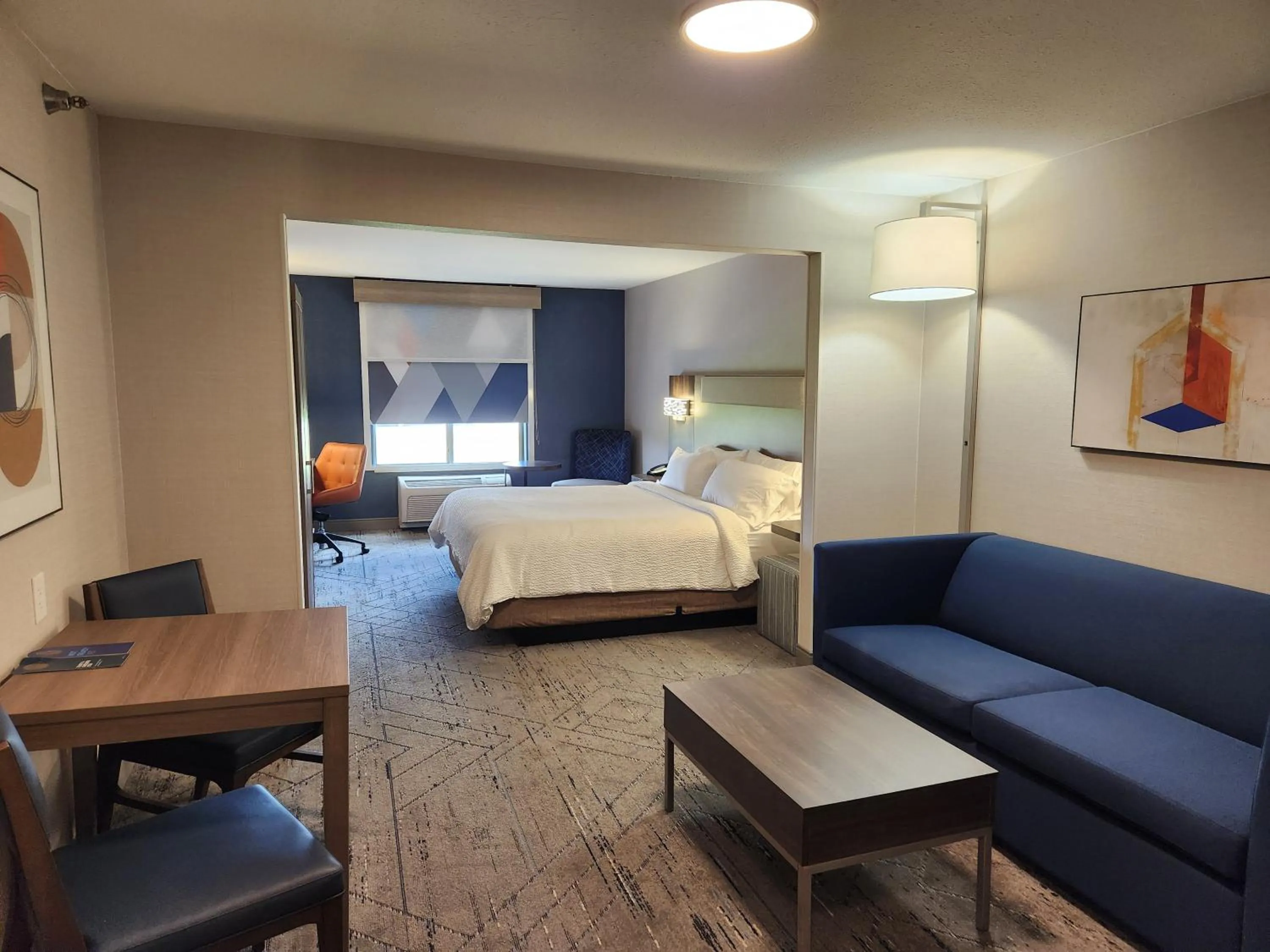 Photo of the whole room, Bed in Holiday Inn Express Hotel & Suites Crawfordsville by IHG