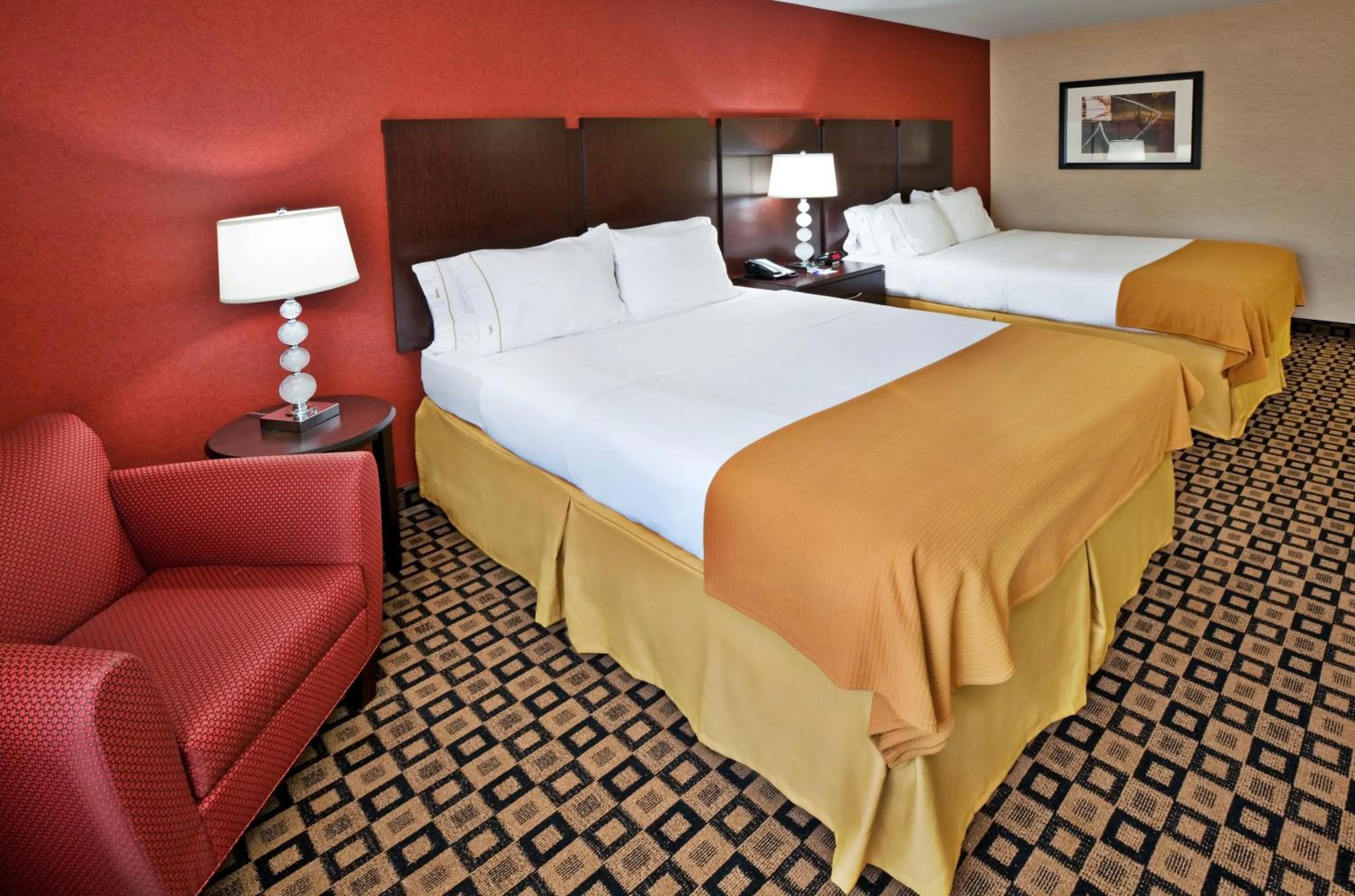 Photo of the whole room, Bed in Holiday Inn Express Hotel & Suites Crawfordsville by IHG