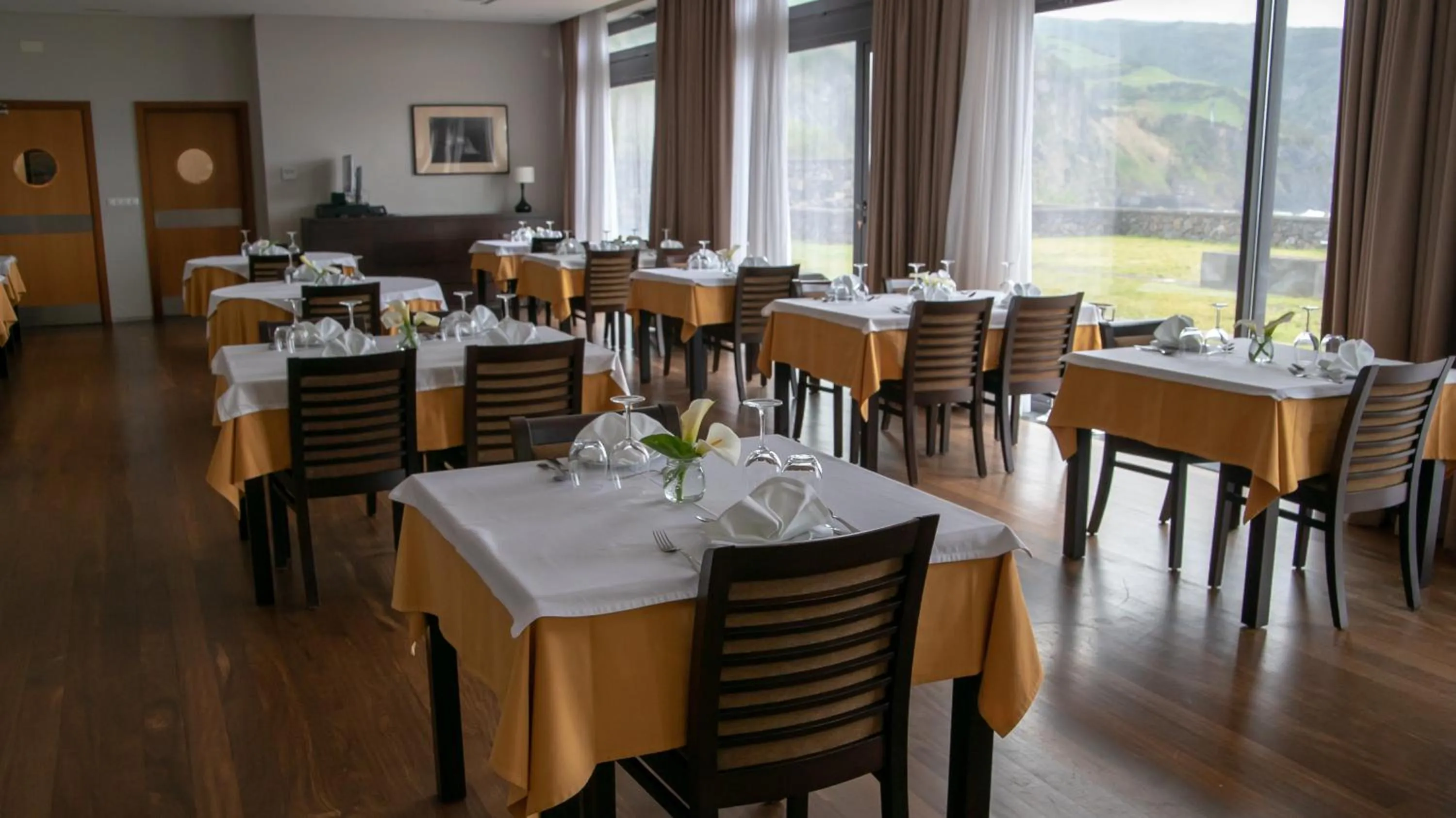 Restaurant/places to eat in INATEL Flores