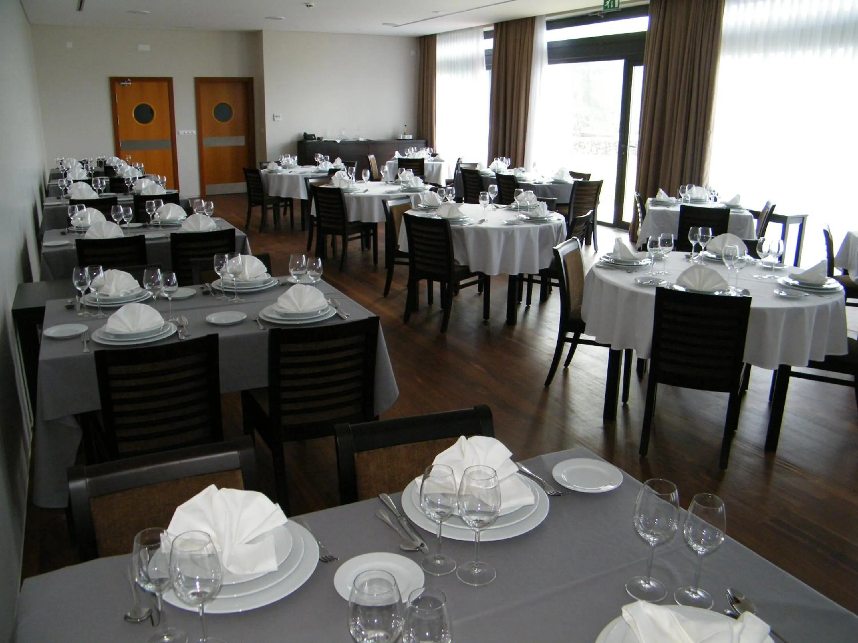 Restaurant/places to eat in INATEL Flores