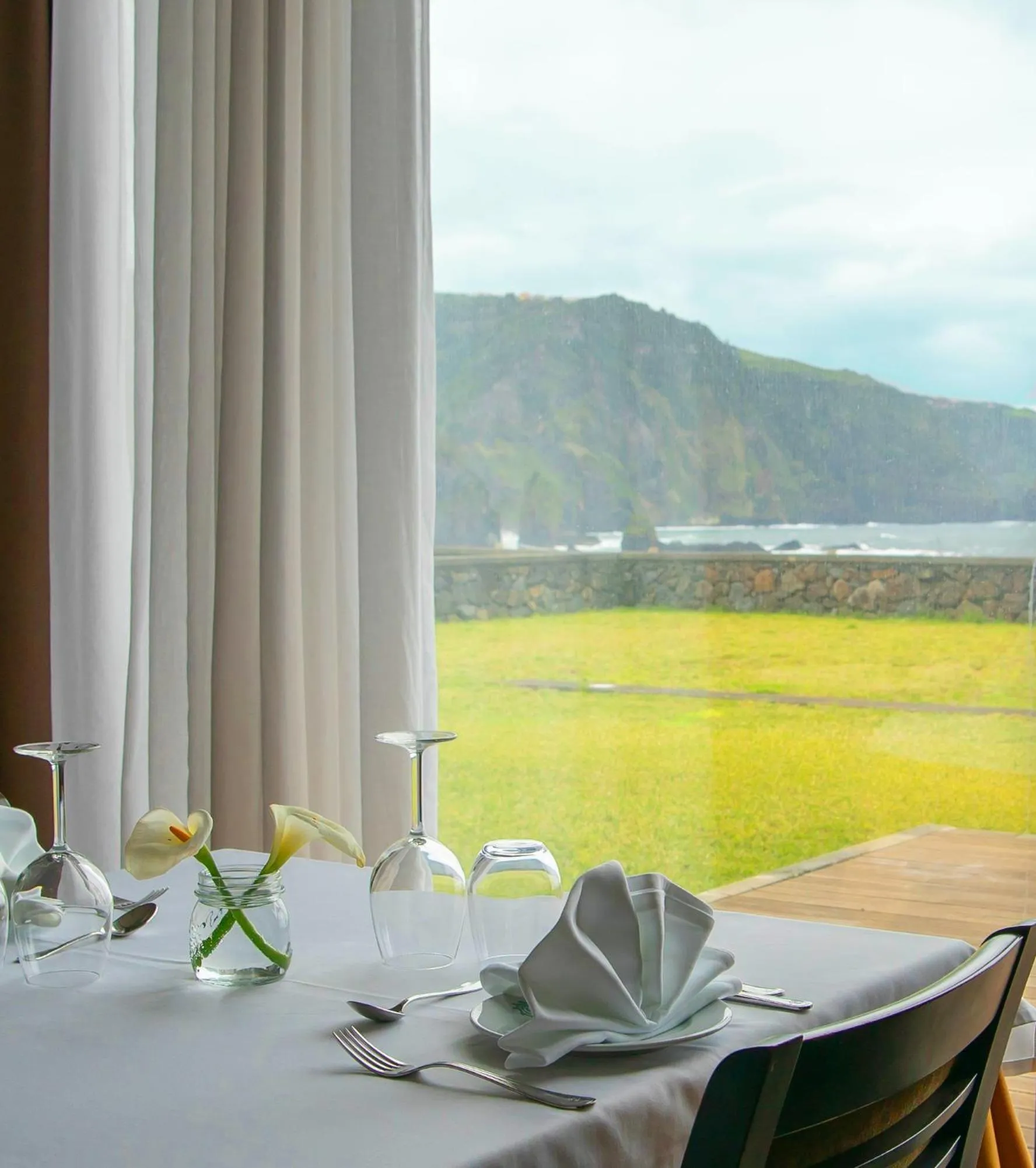 Restaurant/places to eat in INATEL Flores