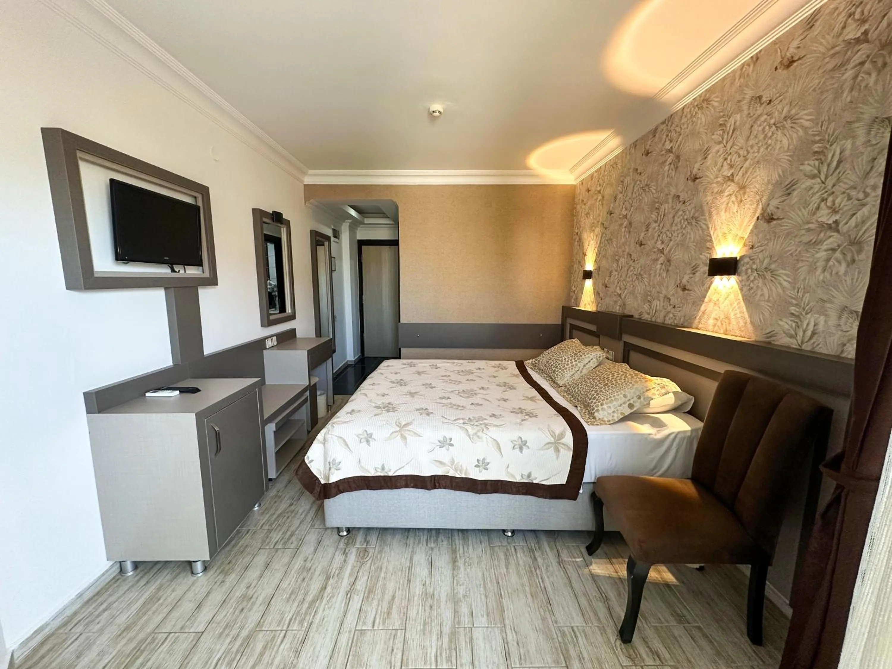 Bedroom, Bed in Monte Carlo Hotel