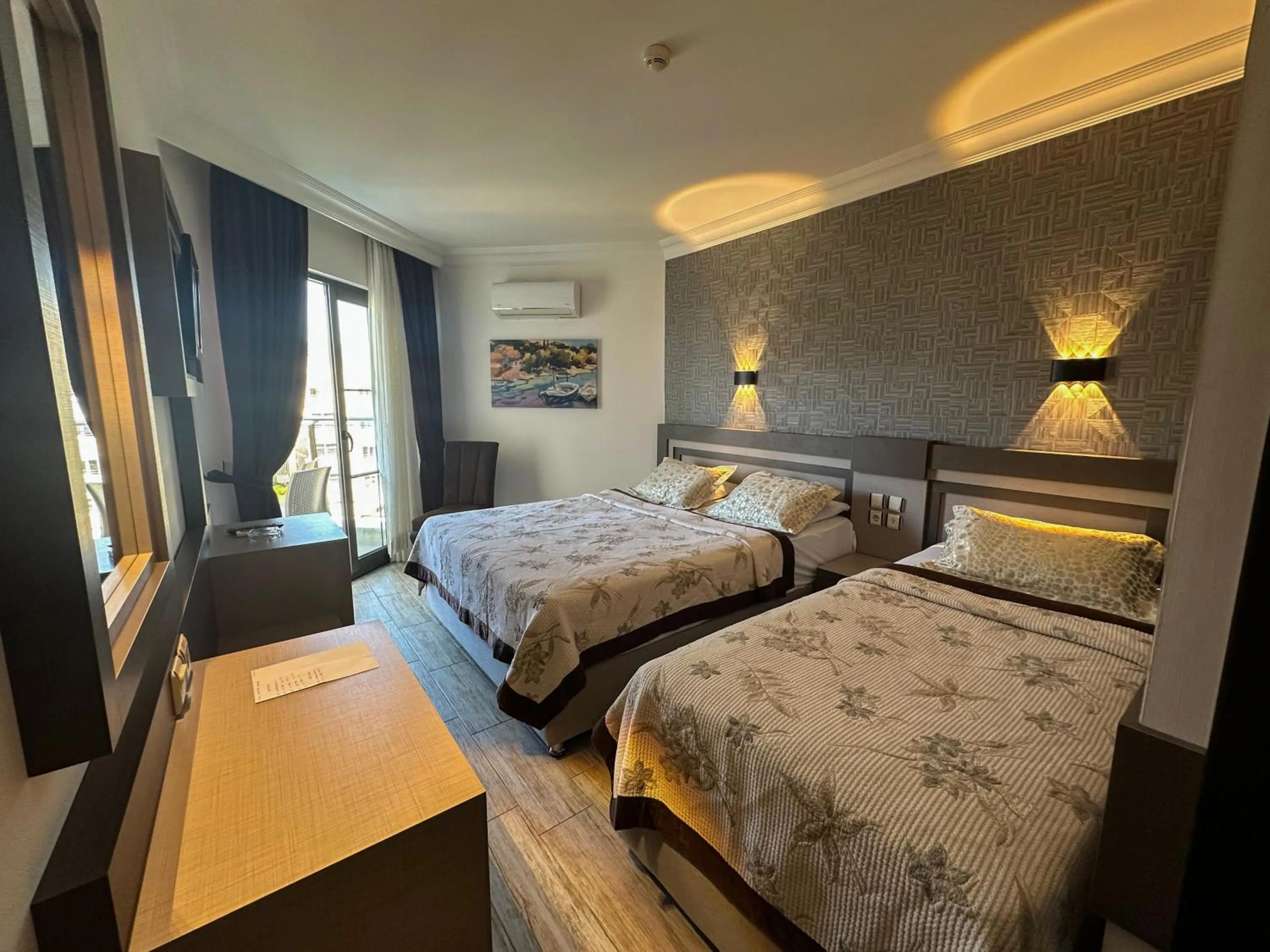 Bedroom, Bed in Monte Carlo Hotel