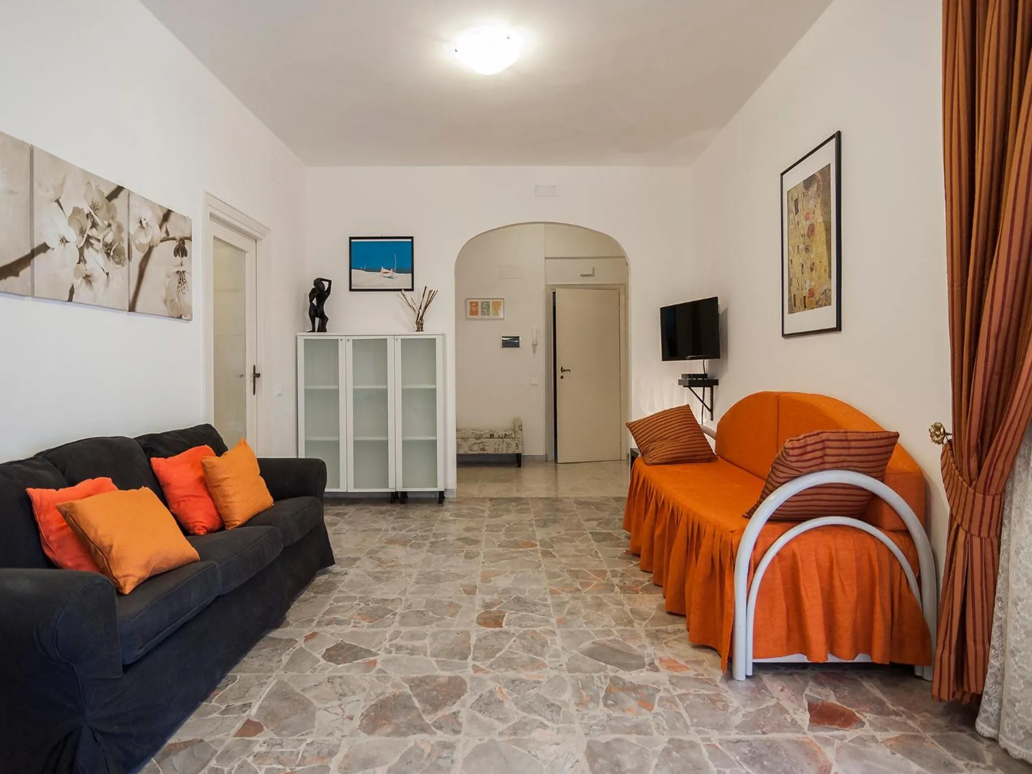 Communal lounge/ TV room in Casa Zirocco