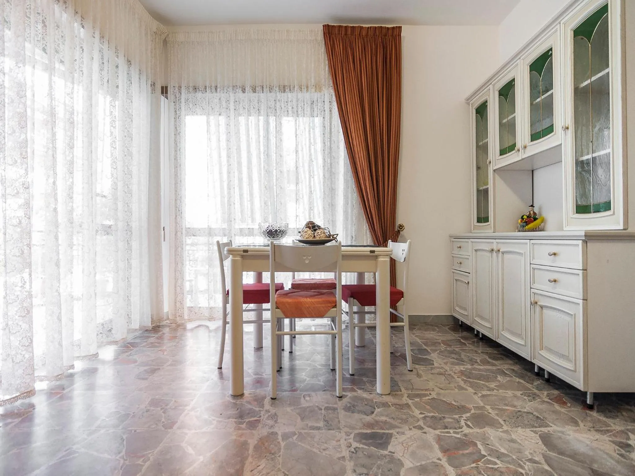 Dining area in Casa Zirocco