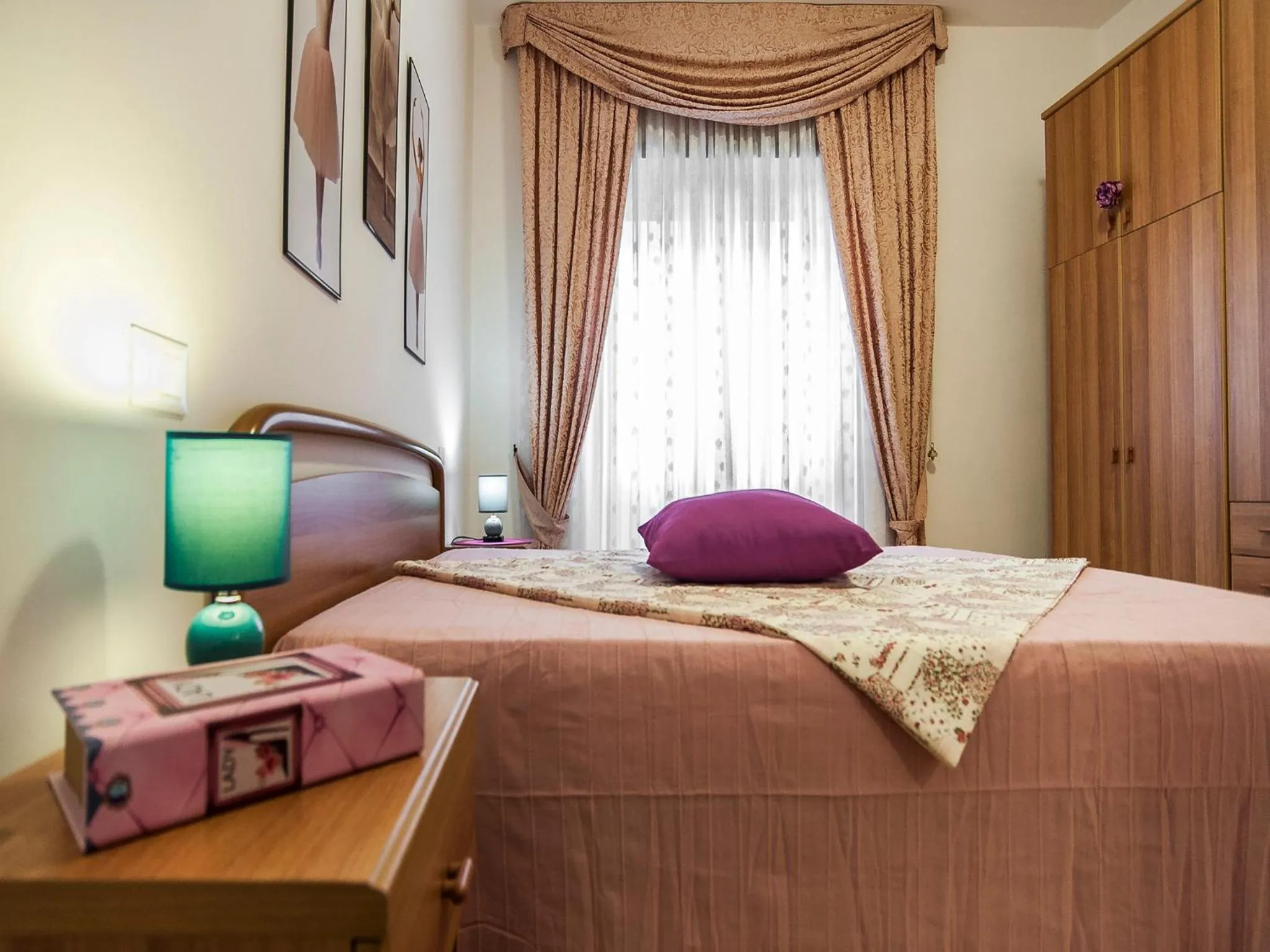 Decorative detail, Bed in Casa Zirocco