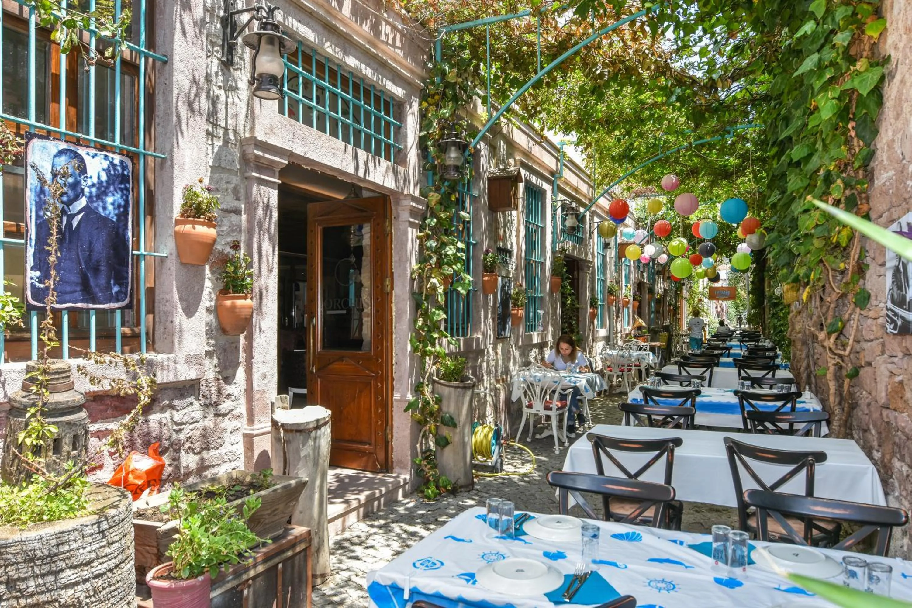 Restaurant/places to eat in Orchis Hotel