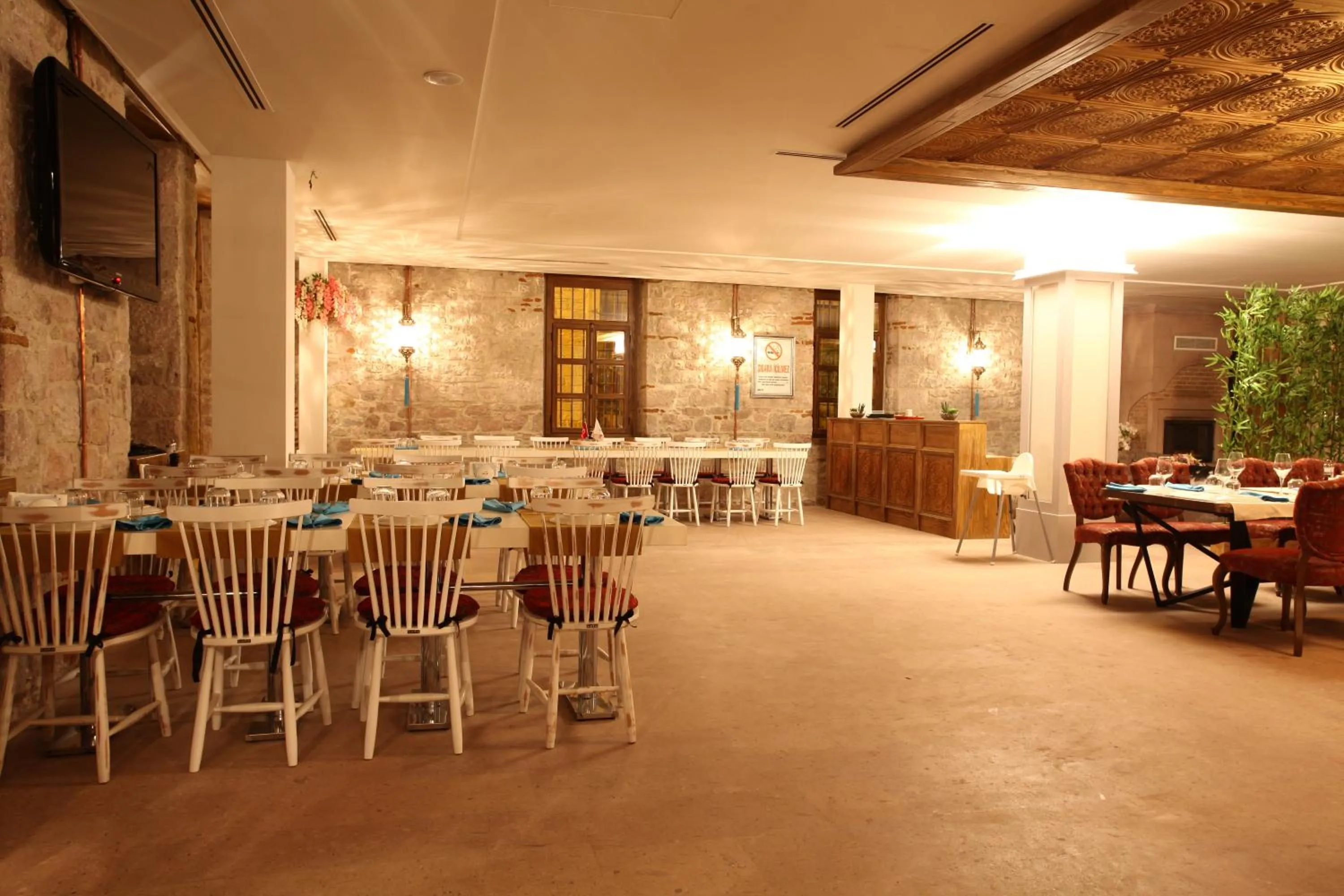 Restaurant/places to eat in Orchis Hotel