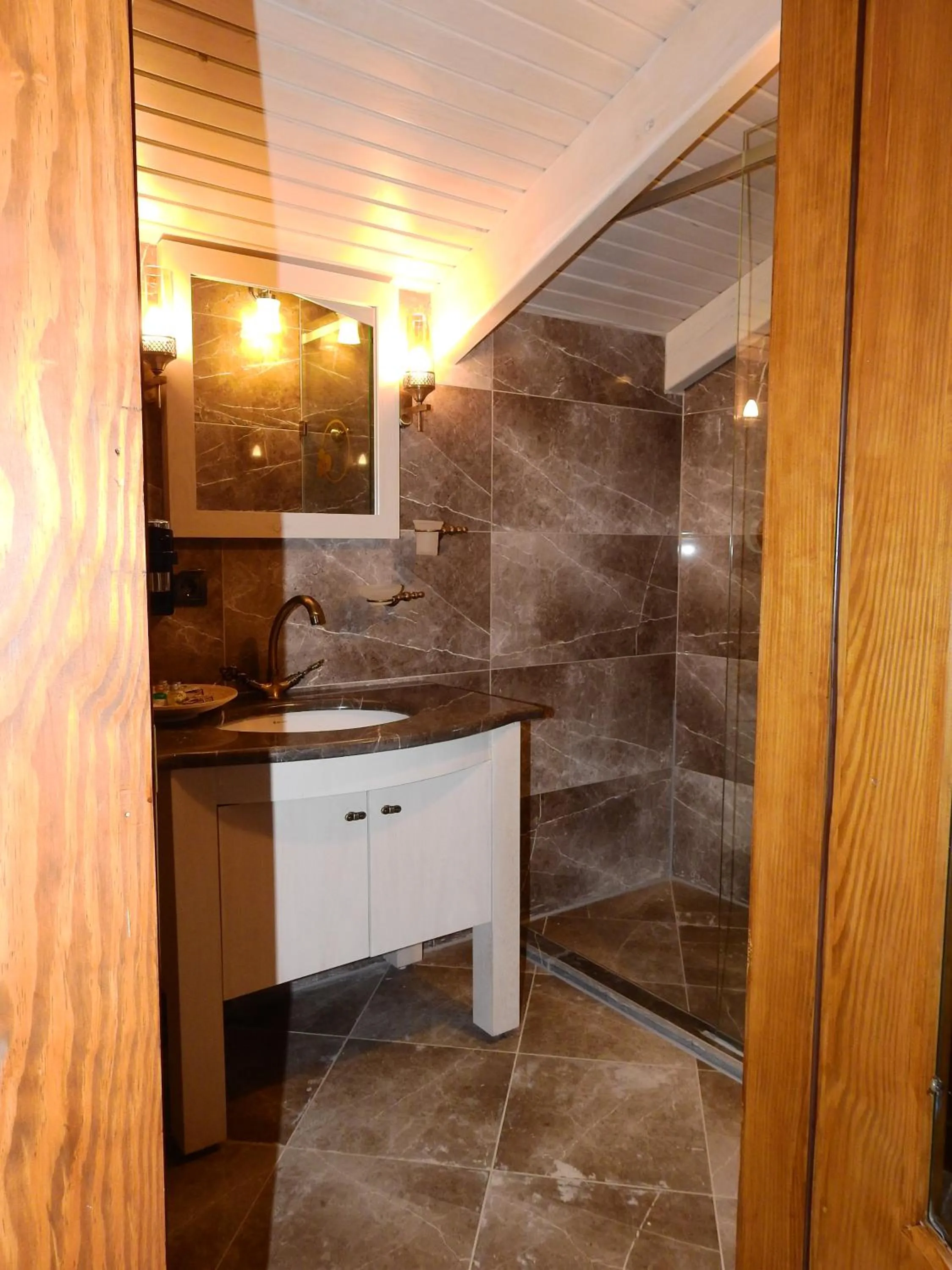 Bathroom in Orchis Hotel