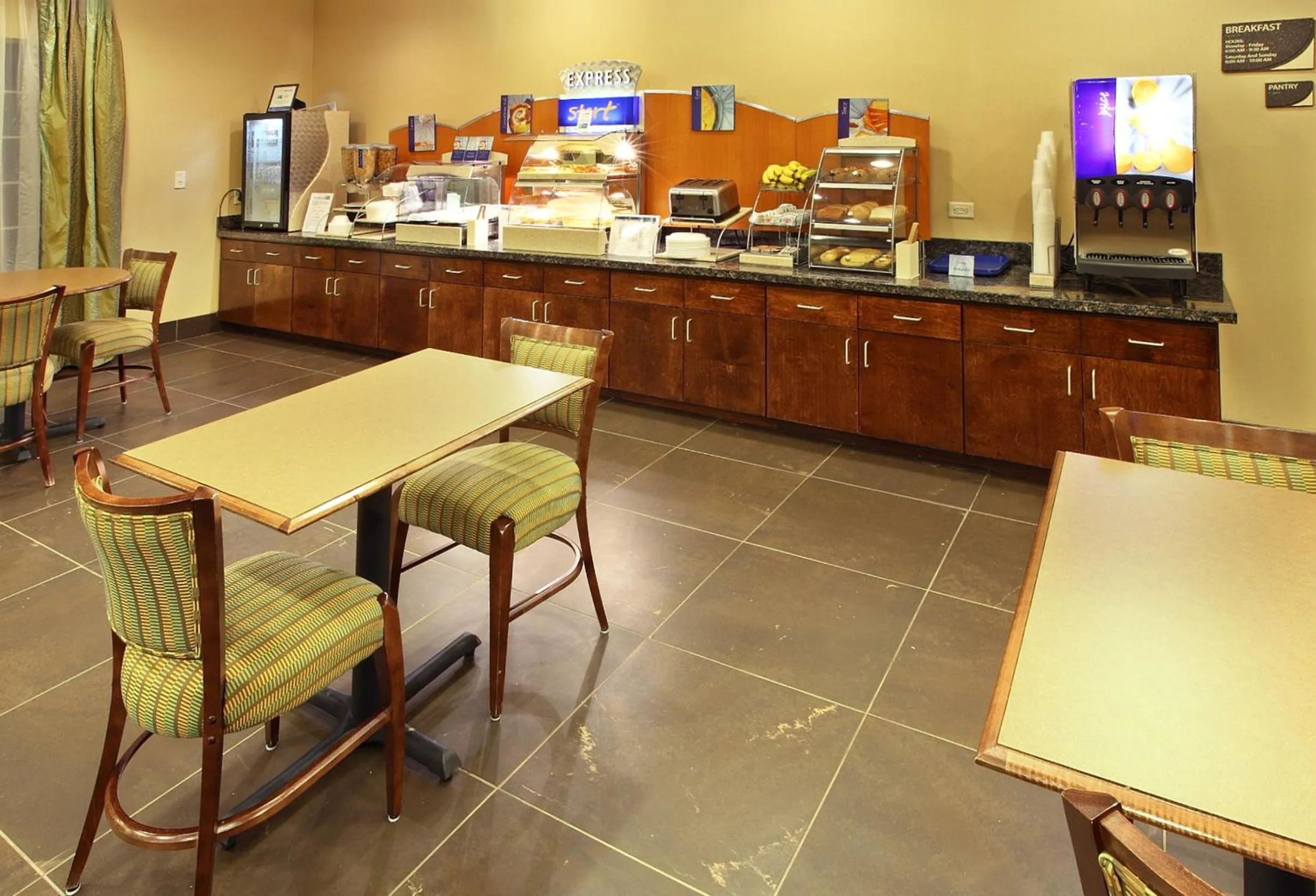 Breakfast in Holiday Inn Express Hotel & Suites Carthage by IHG