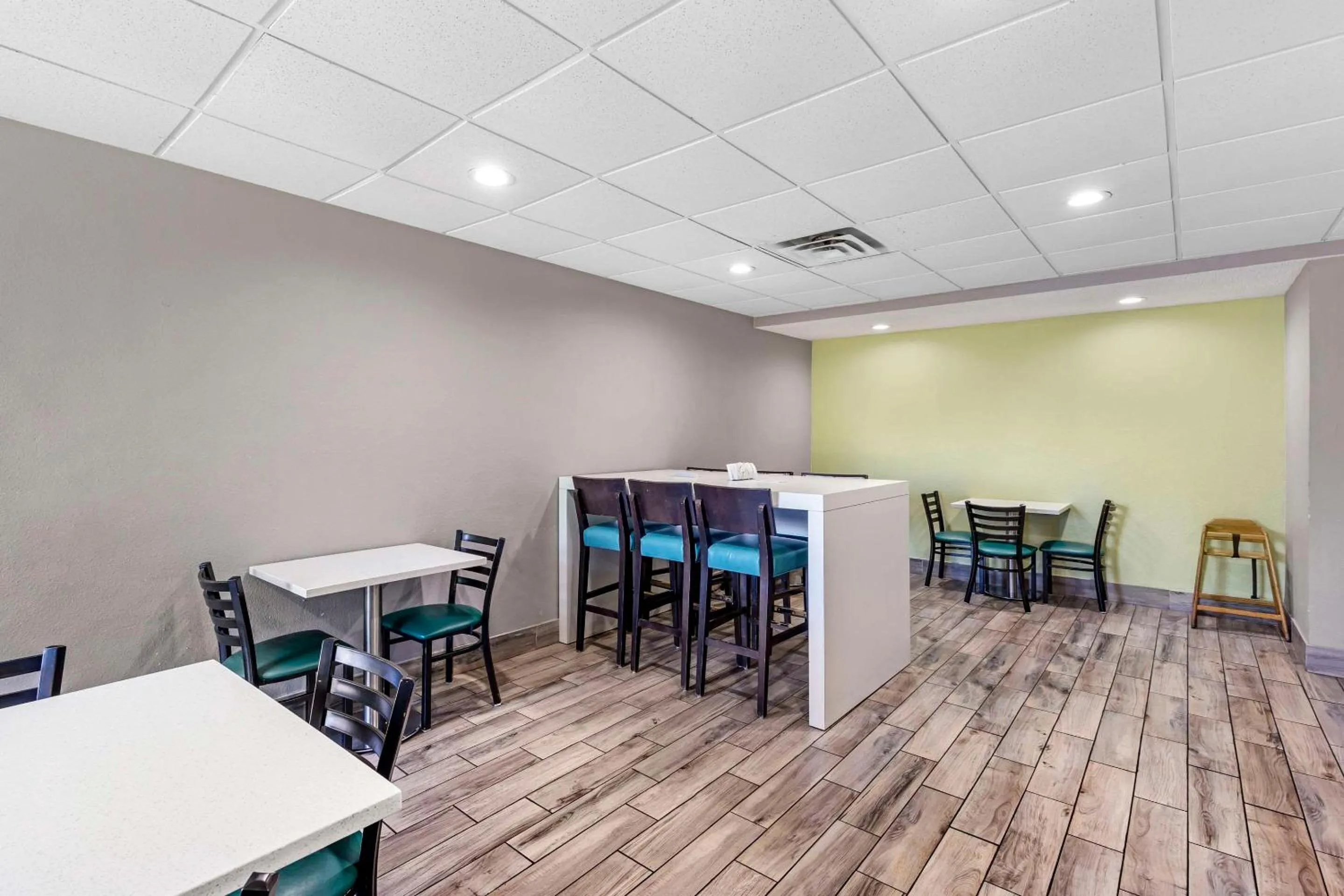 Breakfast in Quality Inn Clarksville - Exit 11