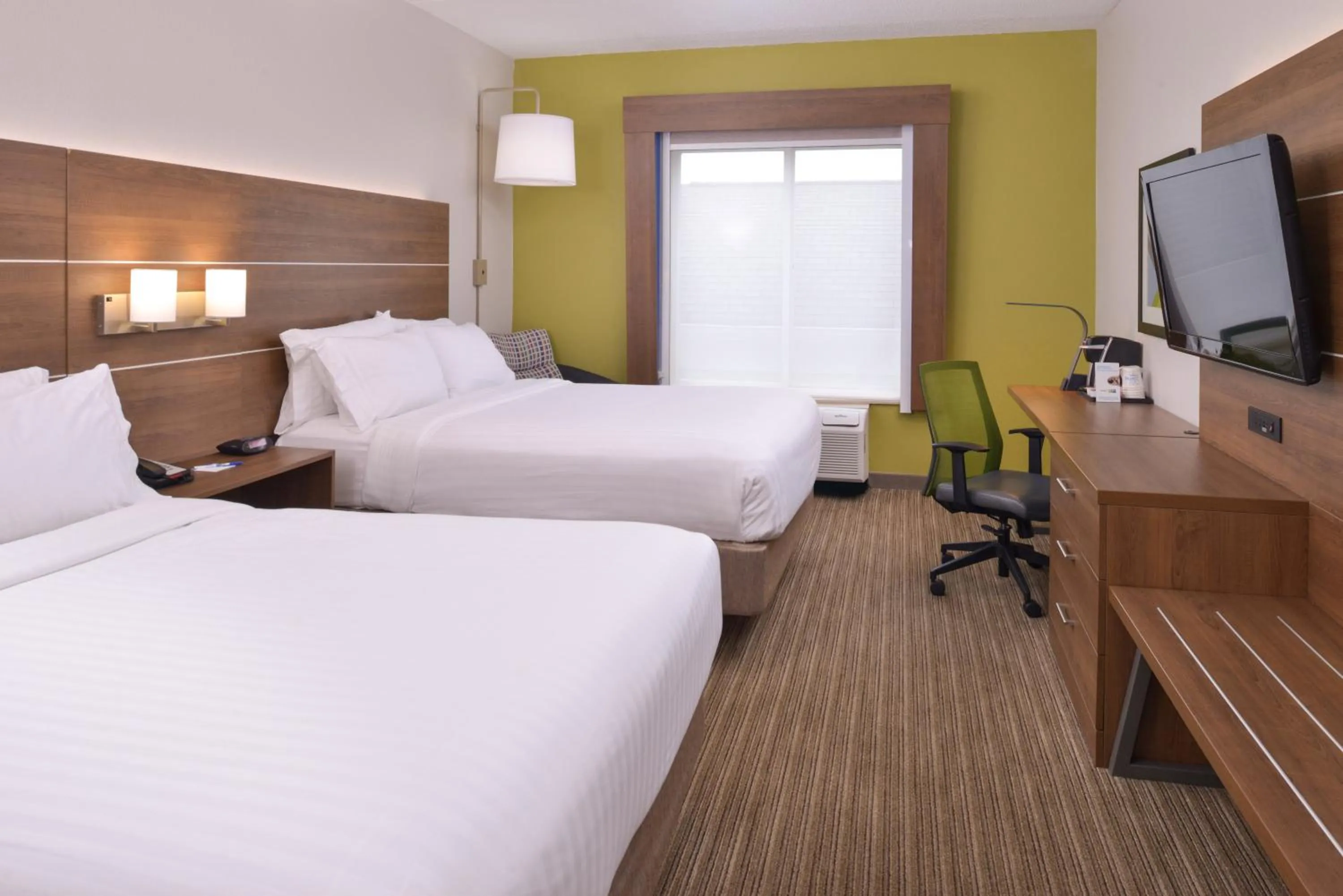 Photo of the whole room, Bed in Holiday Inn Express & Suites Chattanooga - East Ridge by IHG