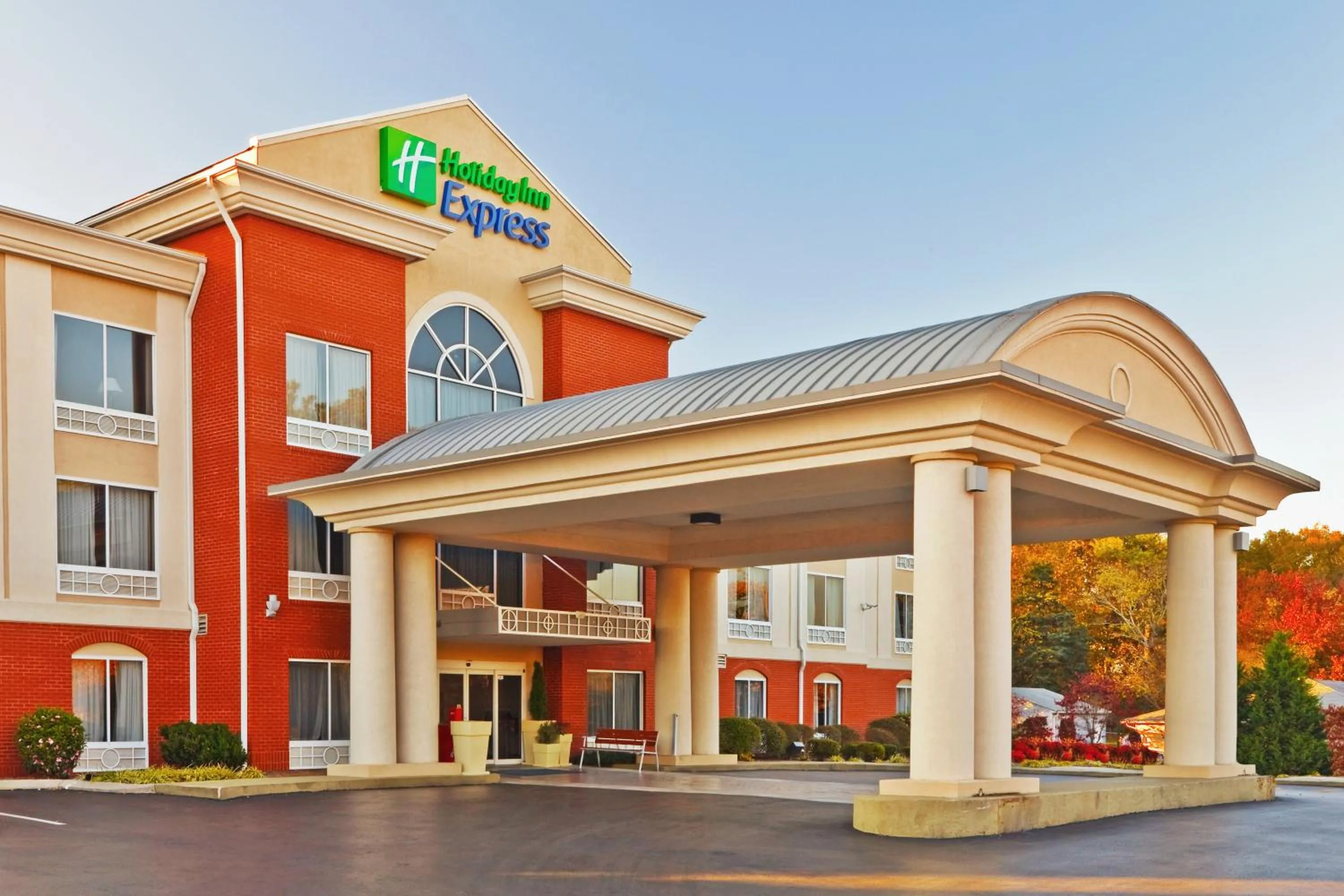 Property building in Holiday Inn Express & Suites Chattanooga - East Ridge by IHG
