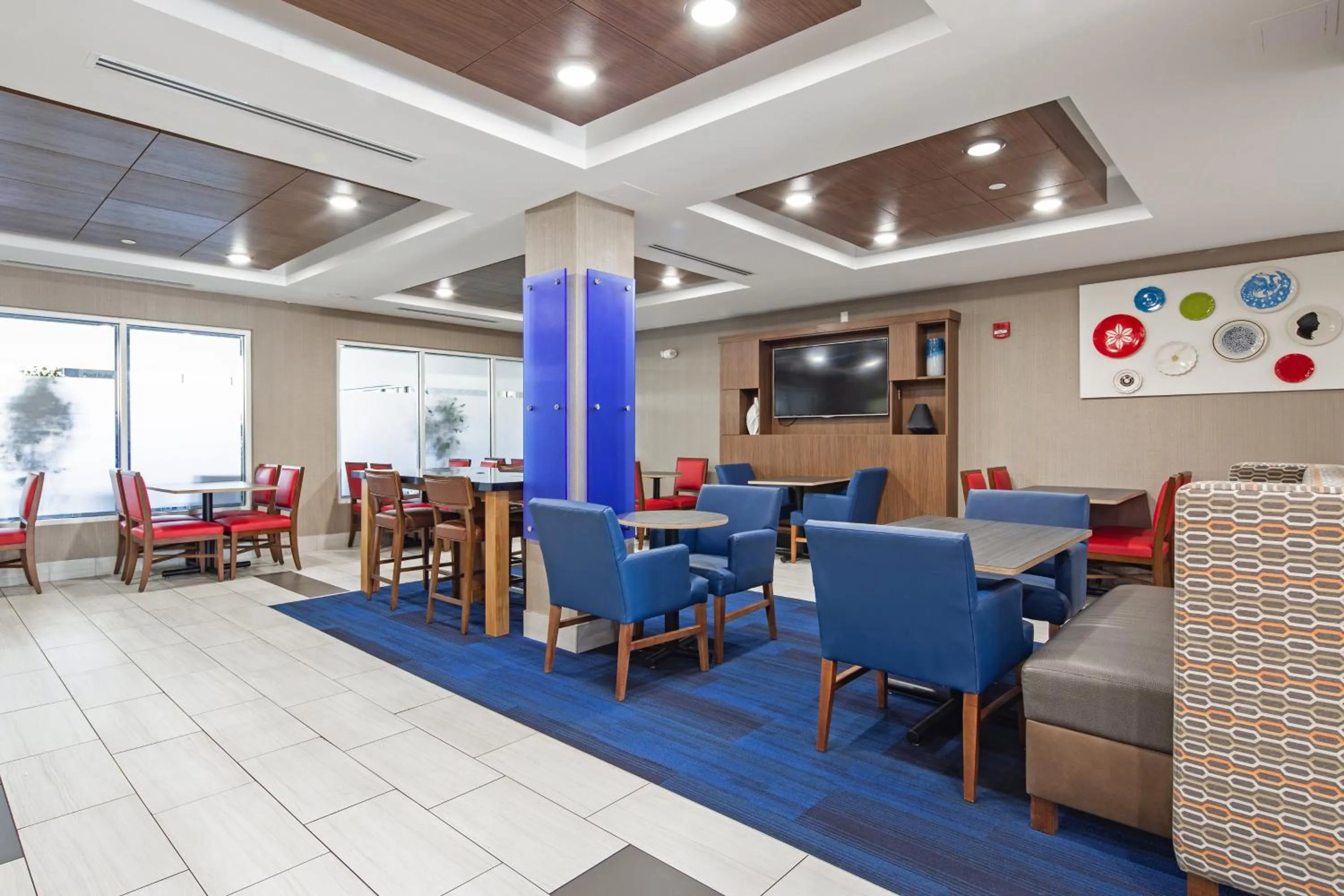 Property building in Holiday Inn Express & Suites Chattanooga - East Ridge by IHG