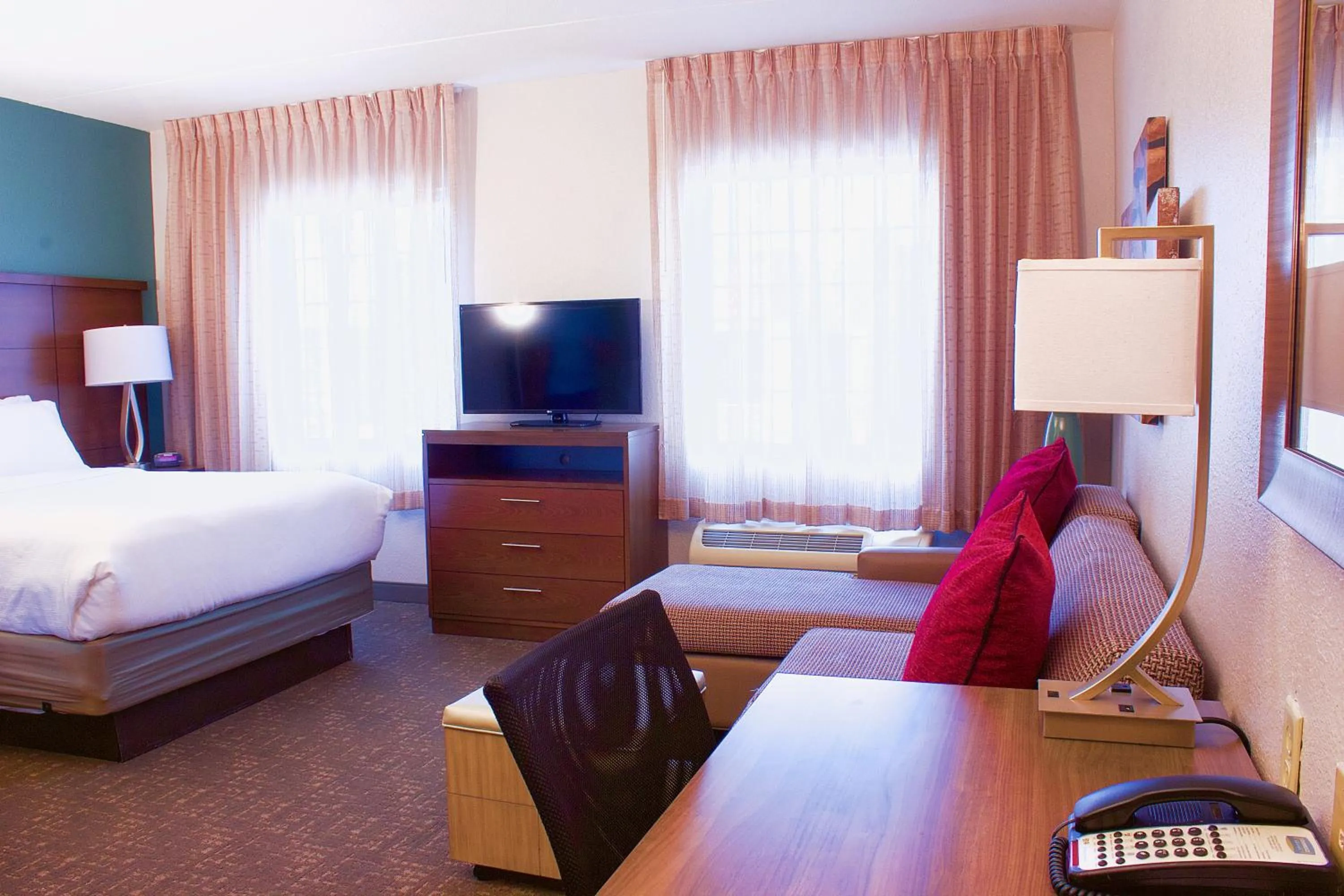 TV and multimedia, Bed in Staybridge Suites Chattanooga-Hamilton Place by IHG
