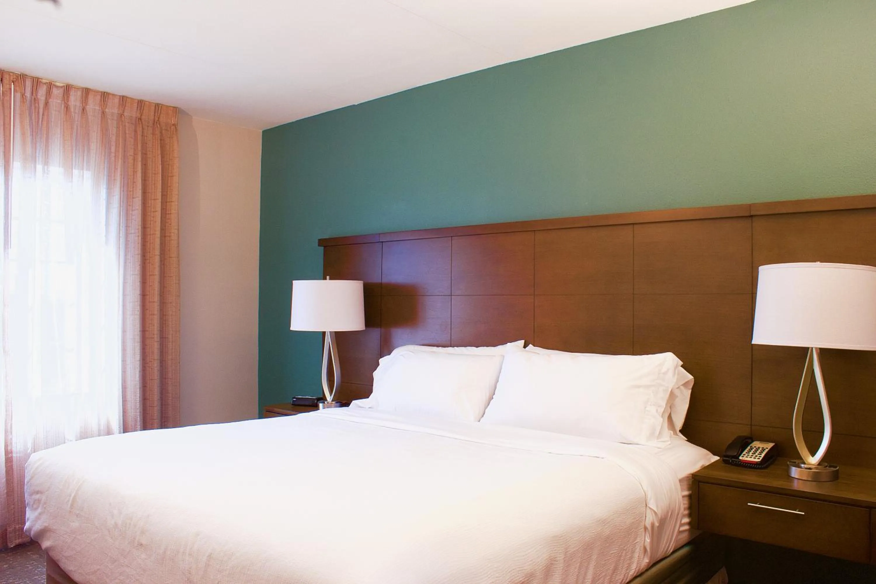 Bed in Staybridge Suites Chattanooga-Hamilton Place by IHG
