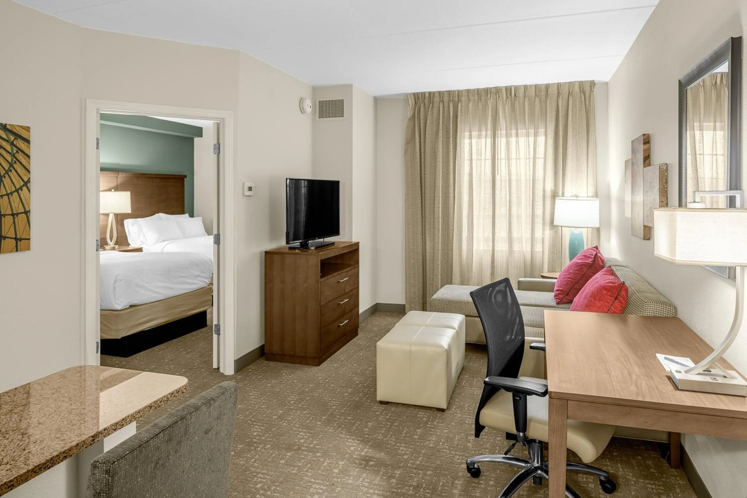 TV and multimedia, Bed in Staybridge Suites Chattanooga-Hamilton Place by IHG