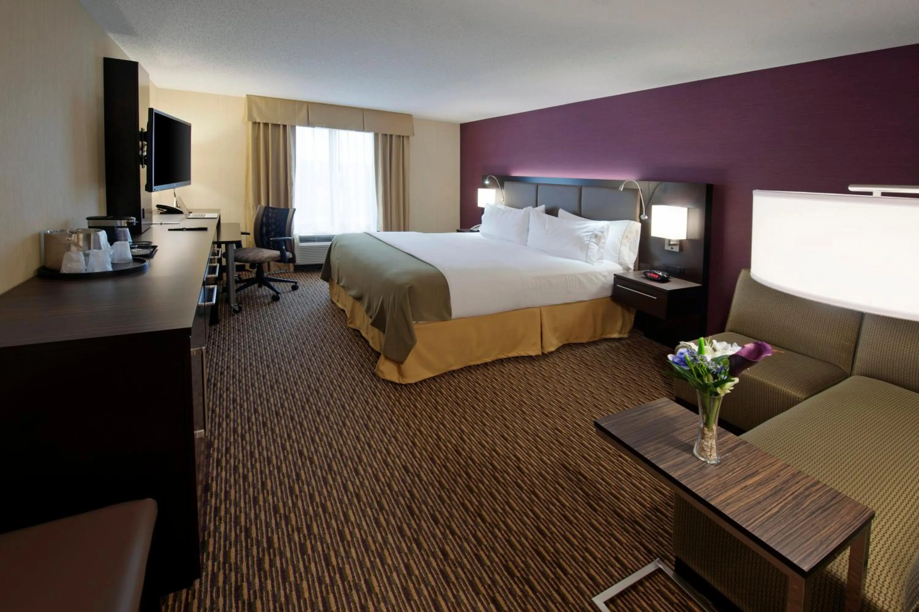Photo of the whole room, Bed in Holiday Inn Express Hotel & Suites Clearfield by IHG