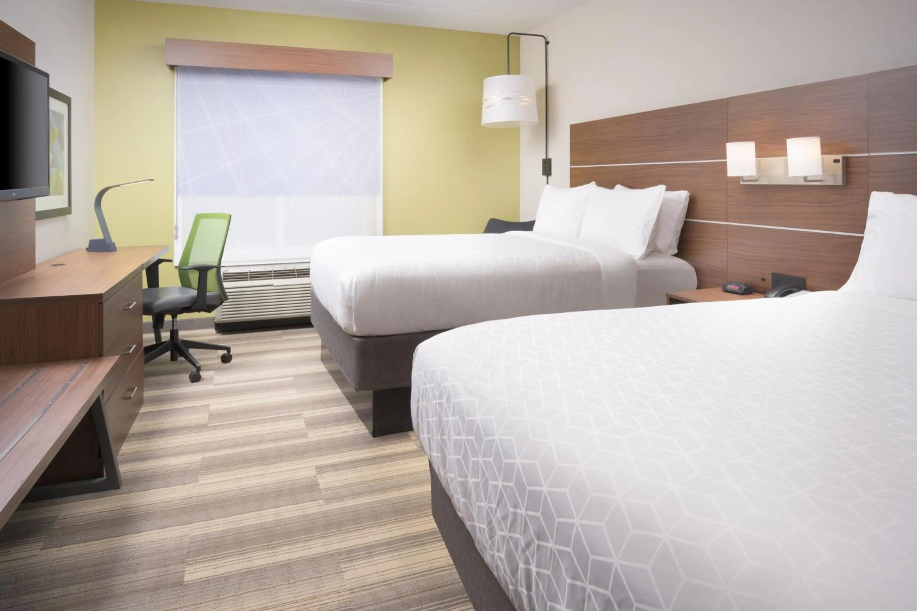 Photo of the whole room, Bed in Holiday Inn Express Hotel & Suites Chattanooga Downtown by IHG