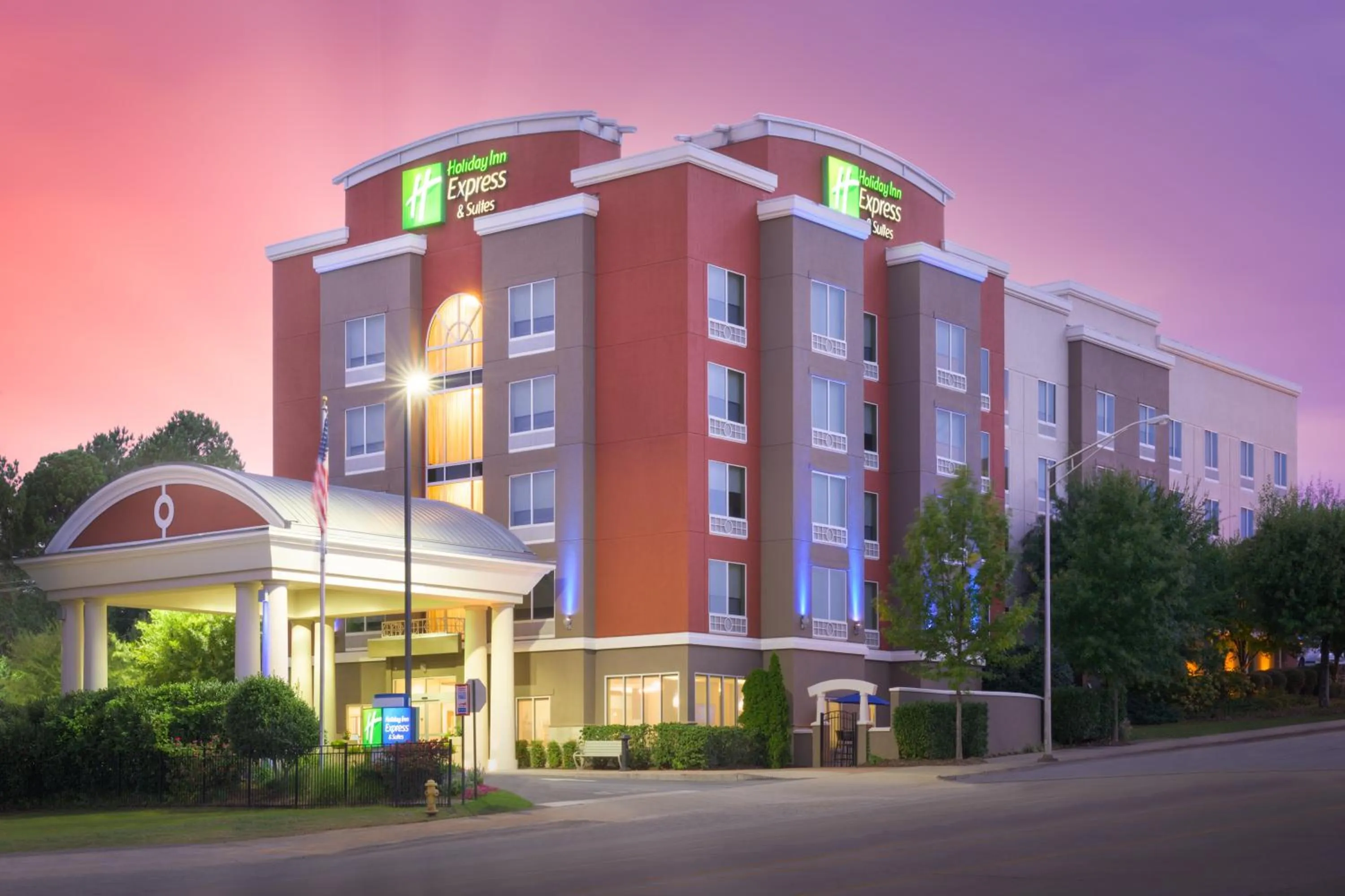Property building in Holiday Inn Express Hotel & Suites Chattanooga Downtown by IHG