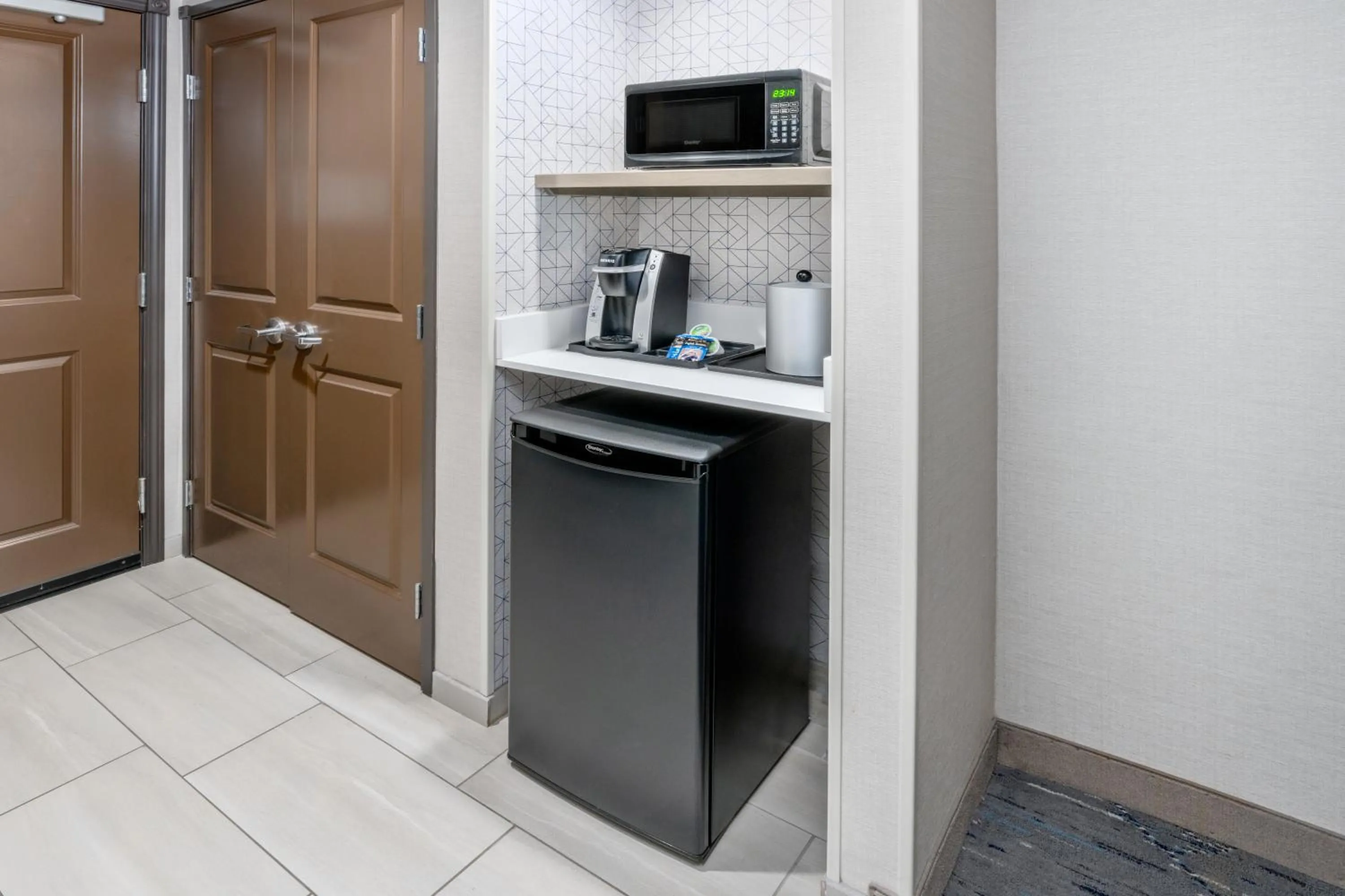 microwave in Holiday Inn Express Hotel & Suites Cheyenne by IHG