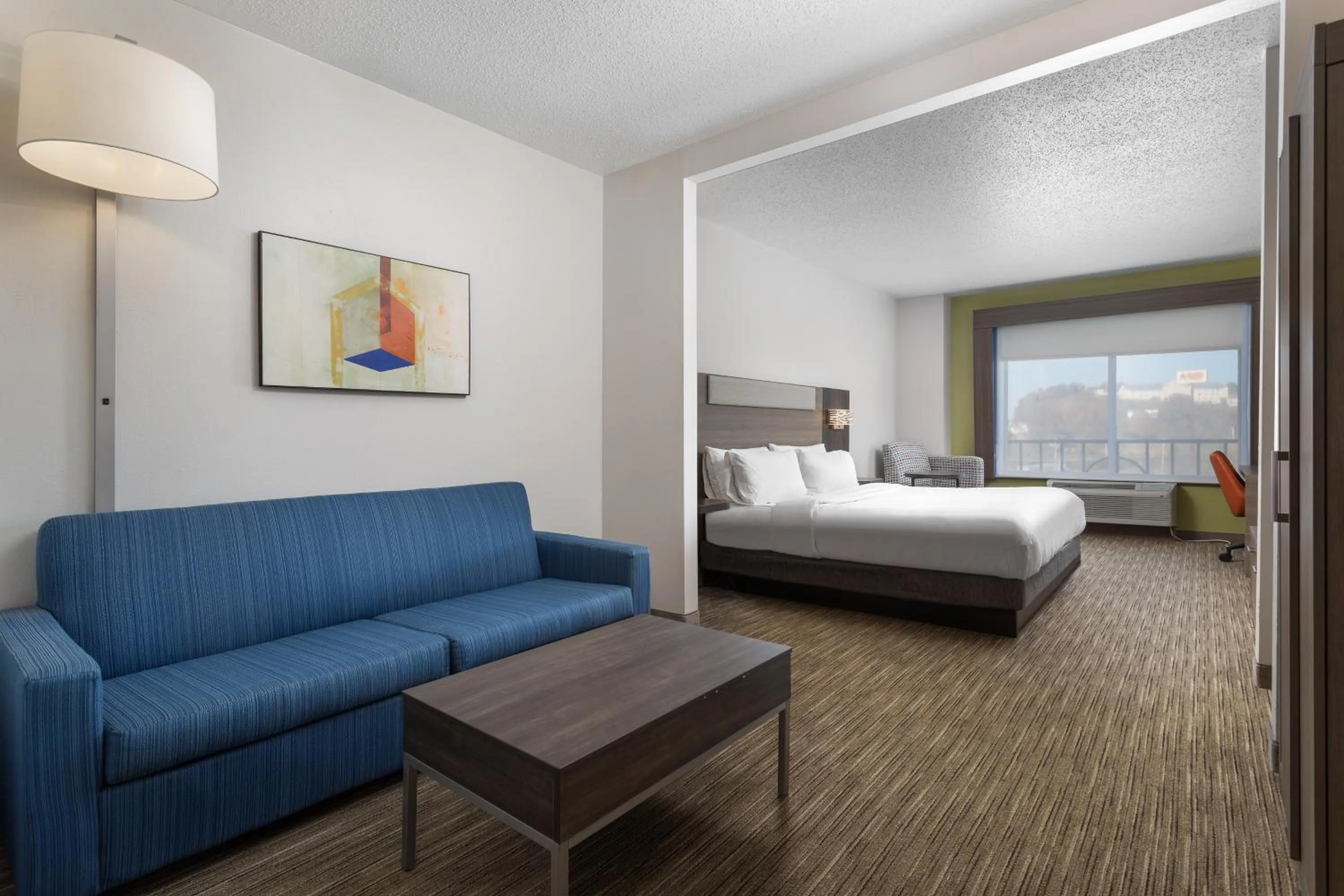 Bed in Holiday Inn Express Hotel & Suites Chattanooga-Lookout Mountain by IHG