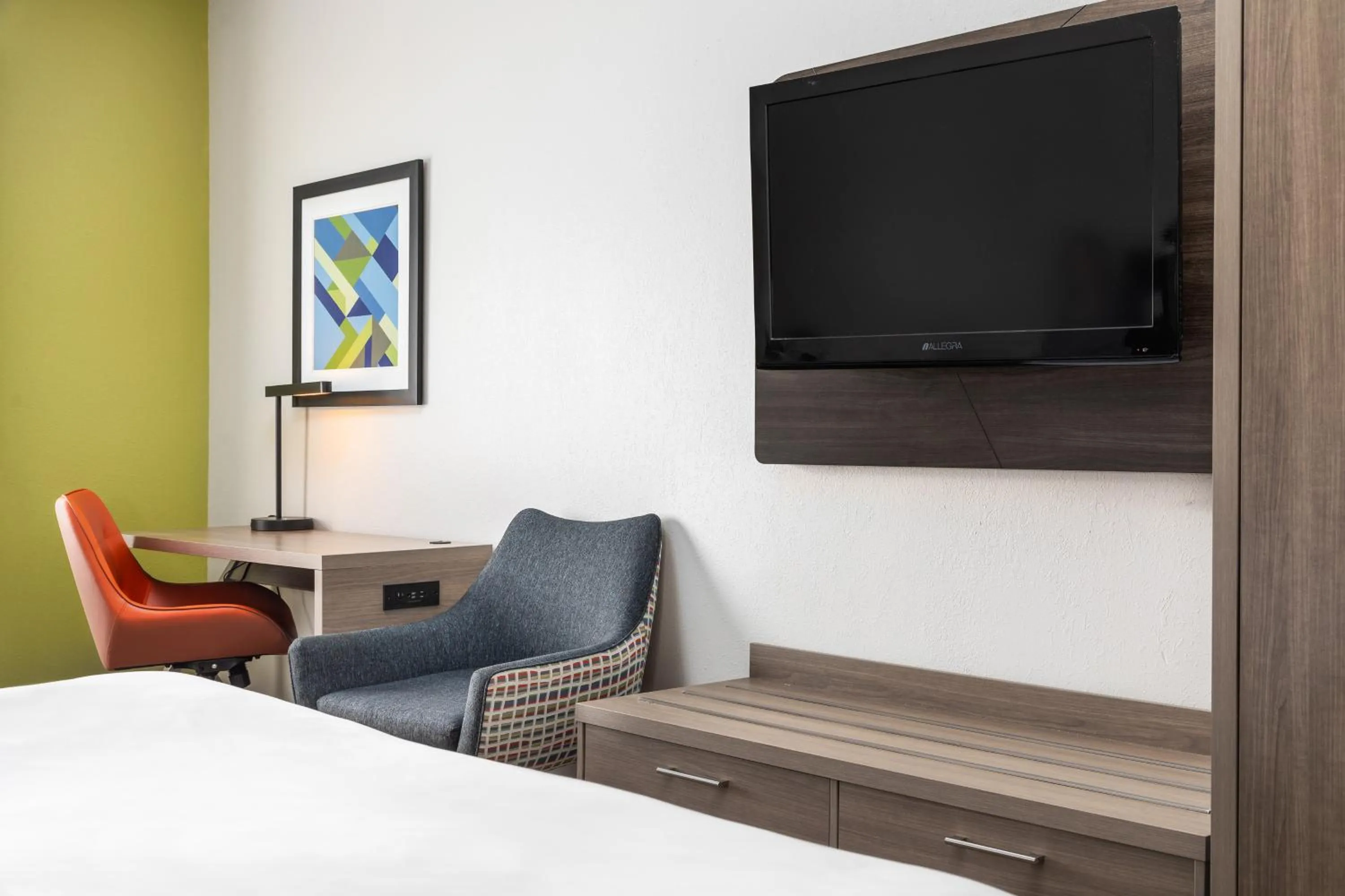 TV and multimedia, Bed in Holiday Inn Express Hotel & Suites Chattanooga-Lookout Mountain by IHG