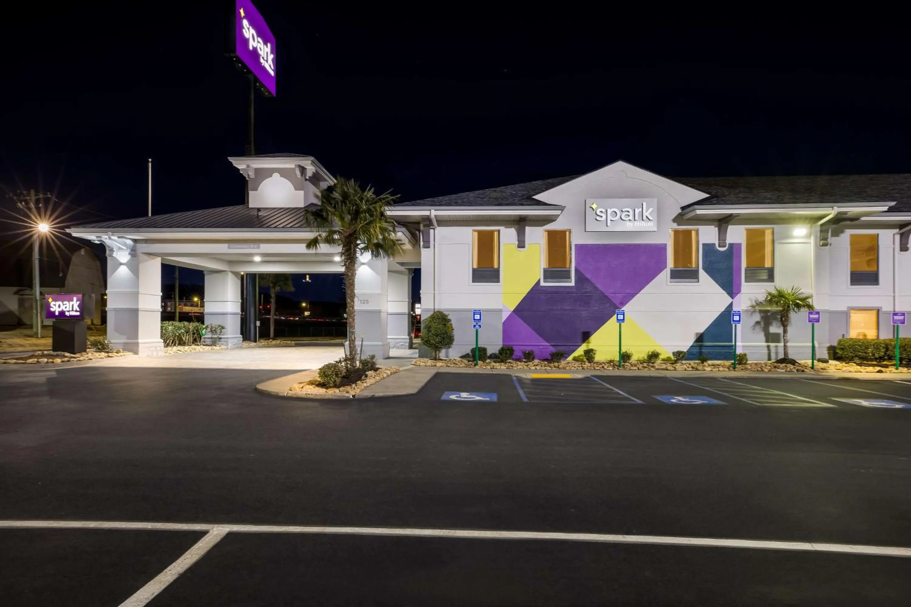 Property building in Baymont by Wyndham Calhoun