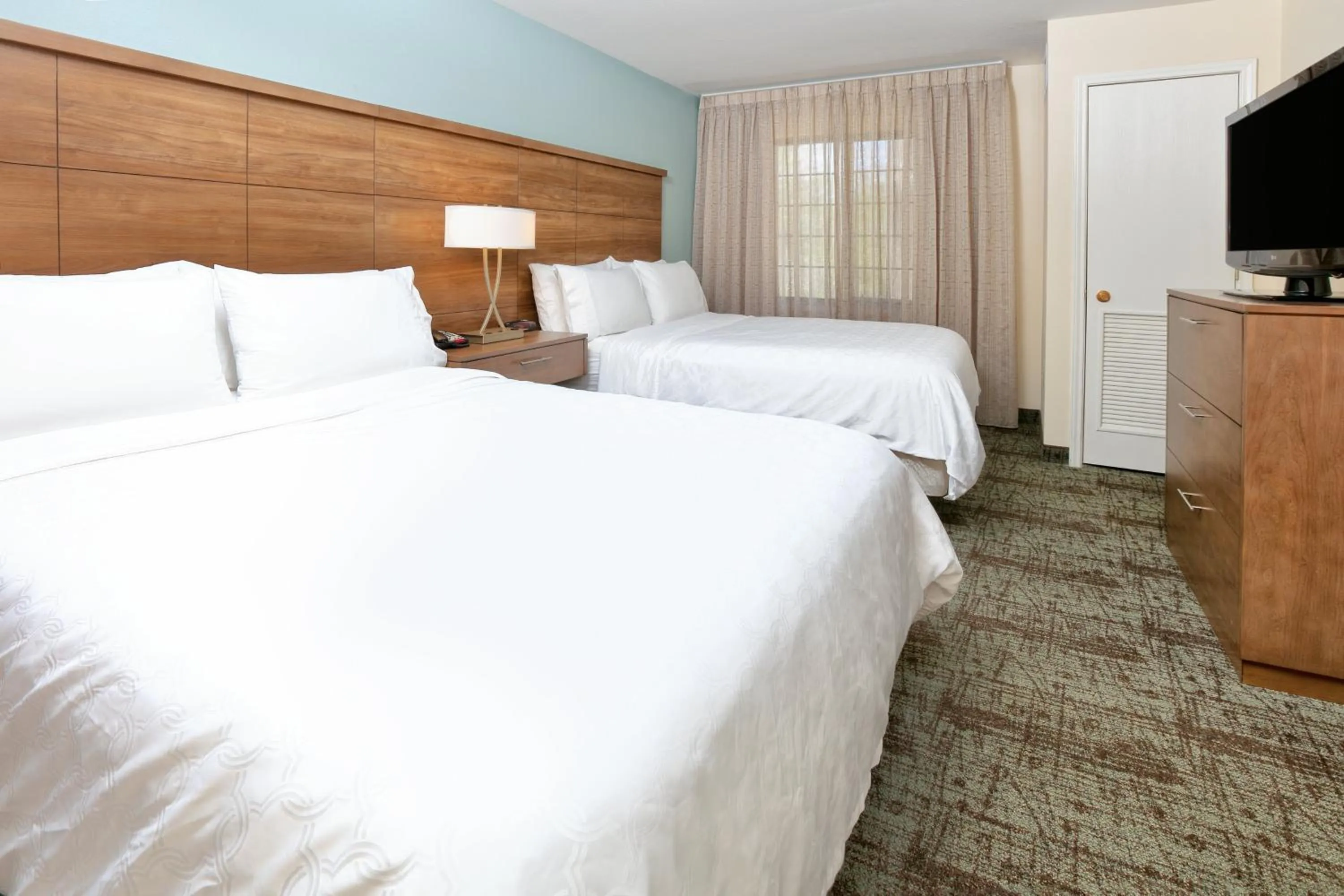 Photo of the whole room, Bed in Staybridge Suites Corning by IHG