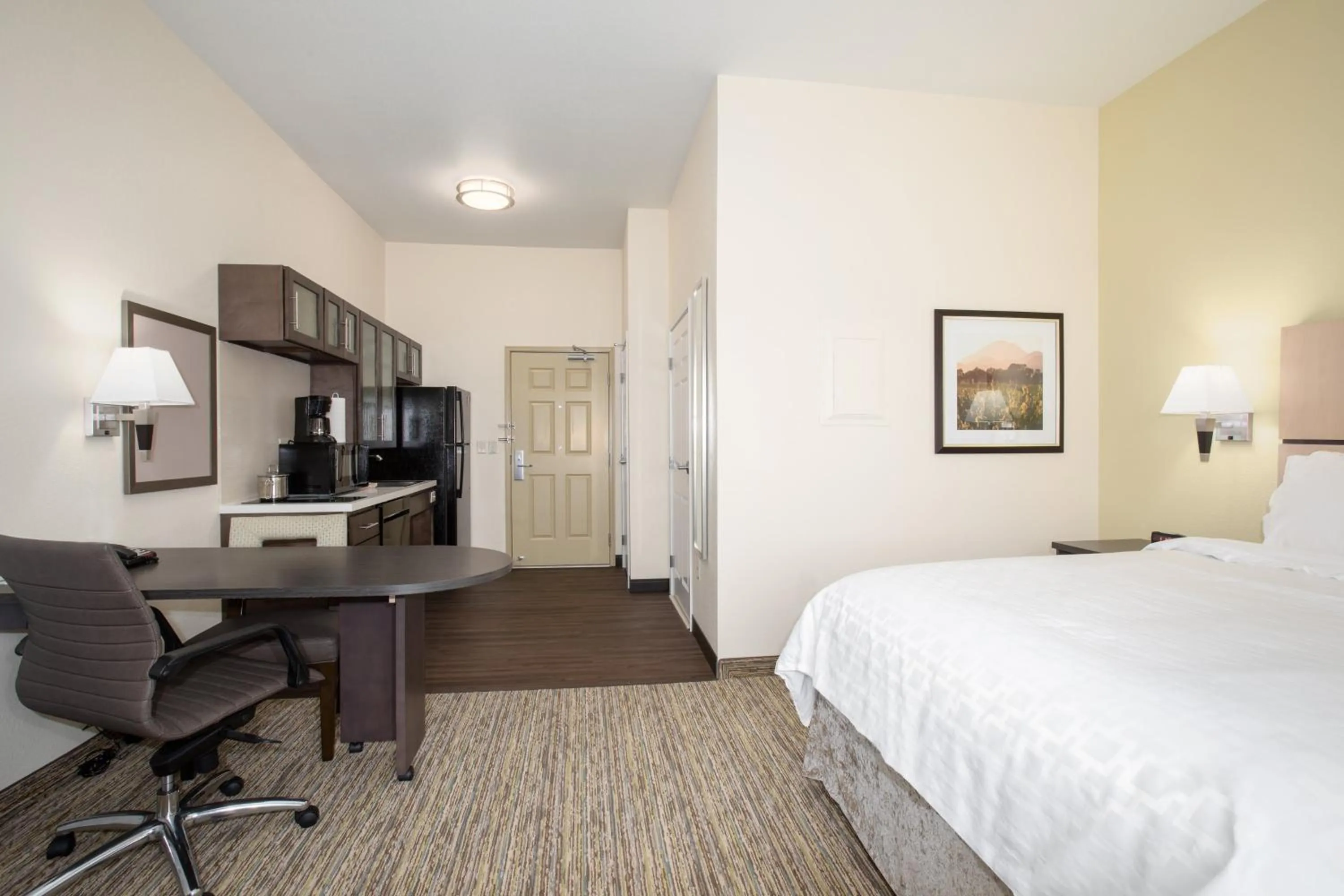 Photo of the whole room, Bed in Candlewood Suites Cheyenne by IHG