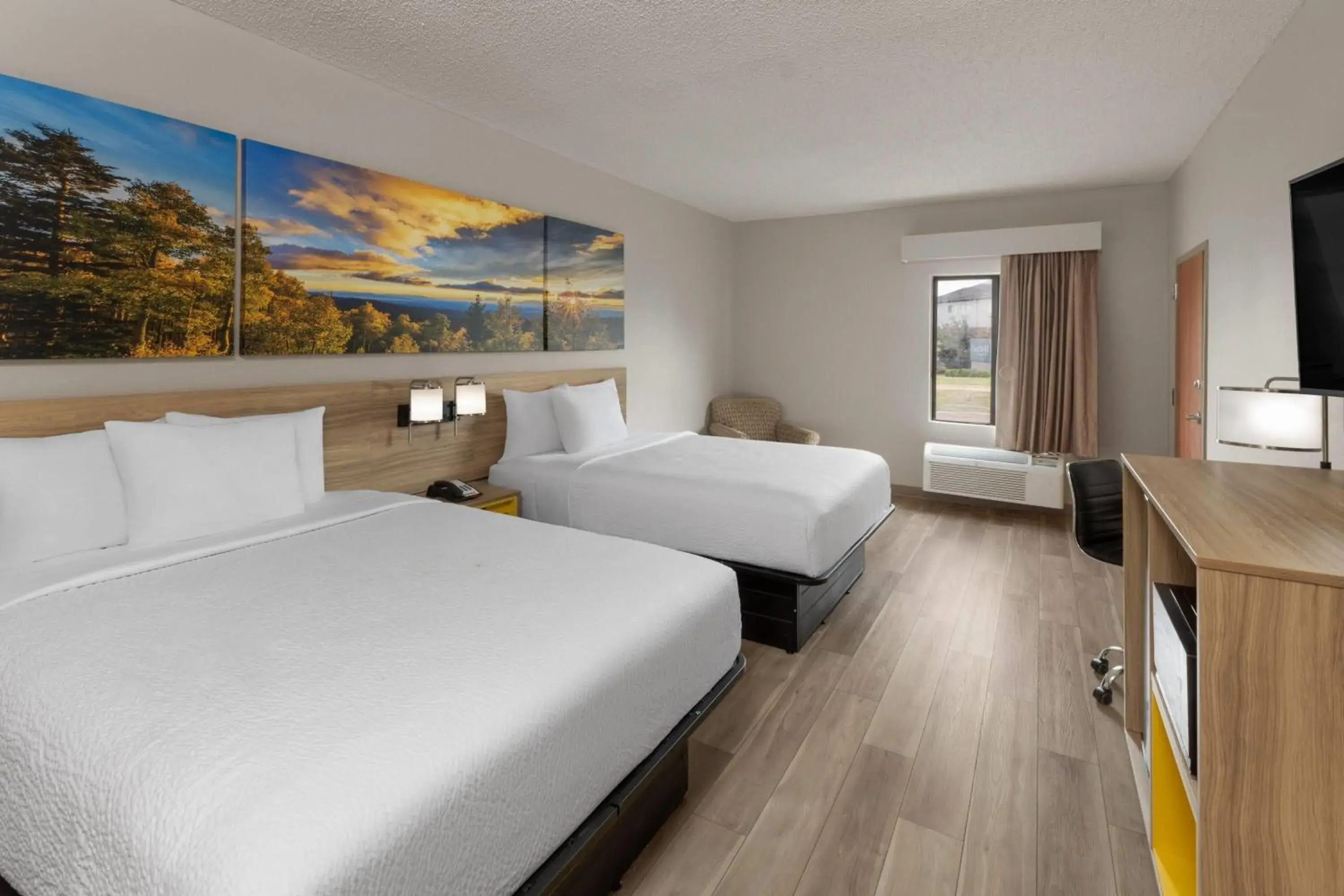 Queen Room - Disability Access/Non-Smoking in Days Inn by Wyndham Tulsa Central Queen Room - Disability Access/Non-Smoking in Days Inn by Wyndham Tulsa Central